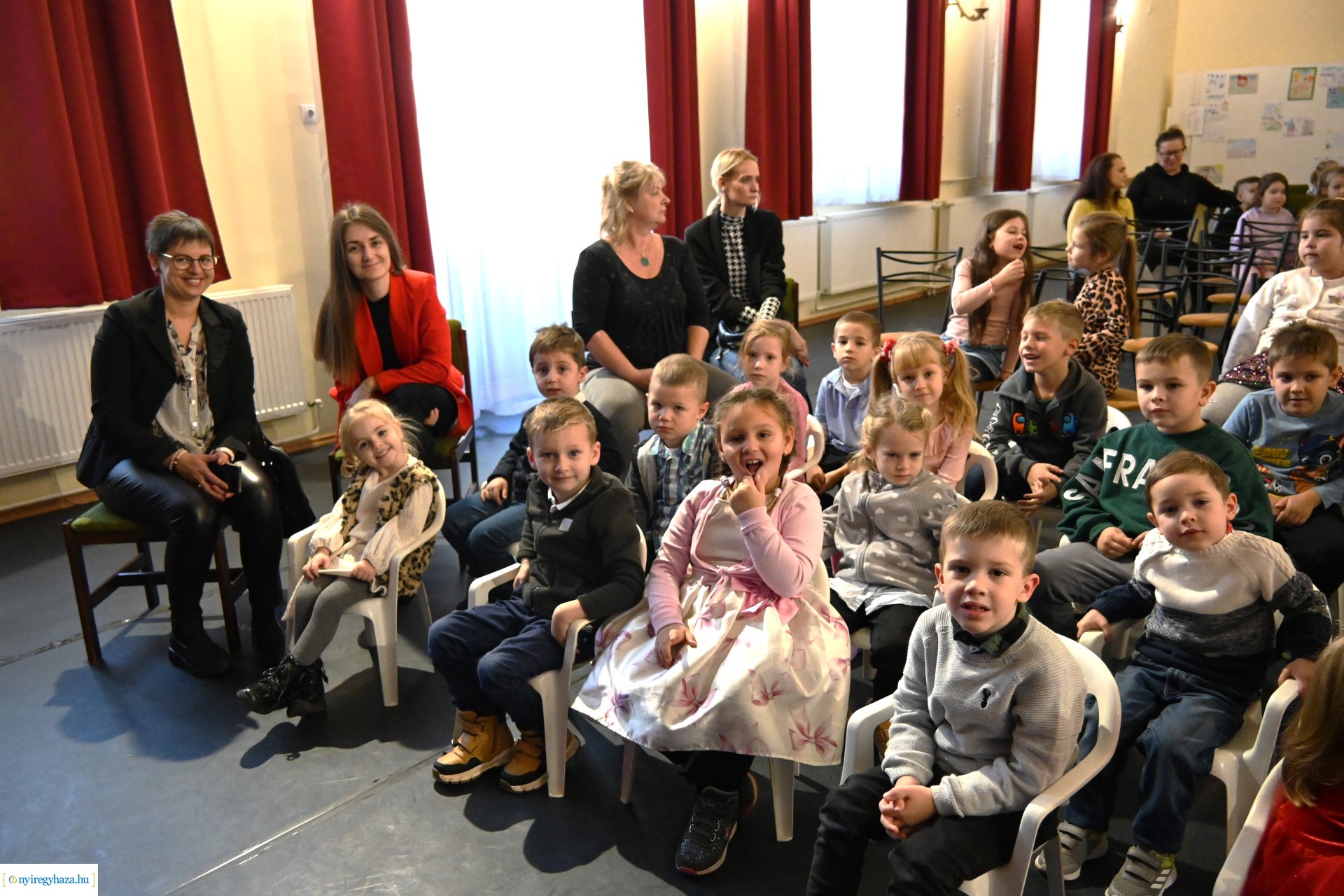 Négyszögletű kerek erdő a Kölyökvárban