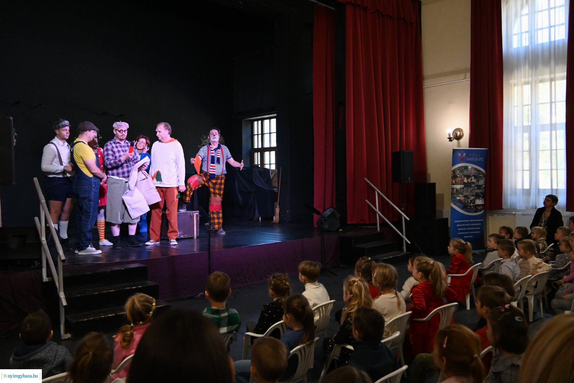 Négyszögletű kerek erdő a Kölyökvárban