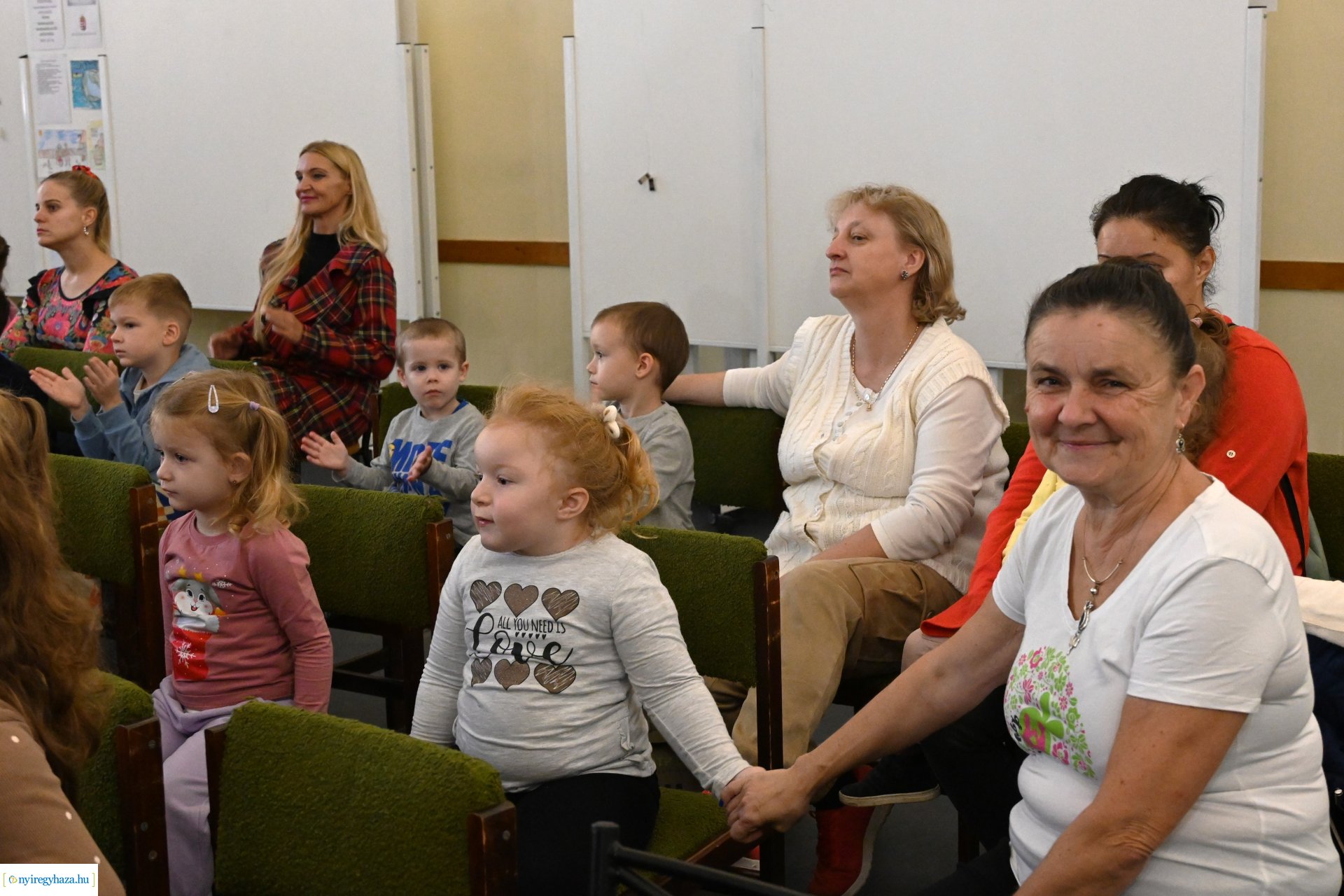 Négyszögletű kerek erdő a Kölyökvárban