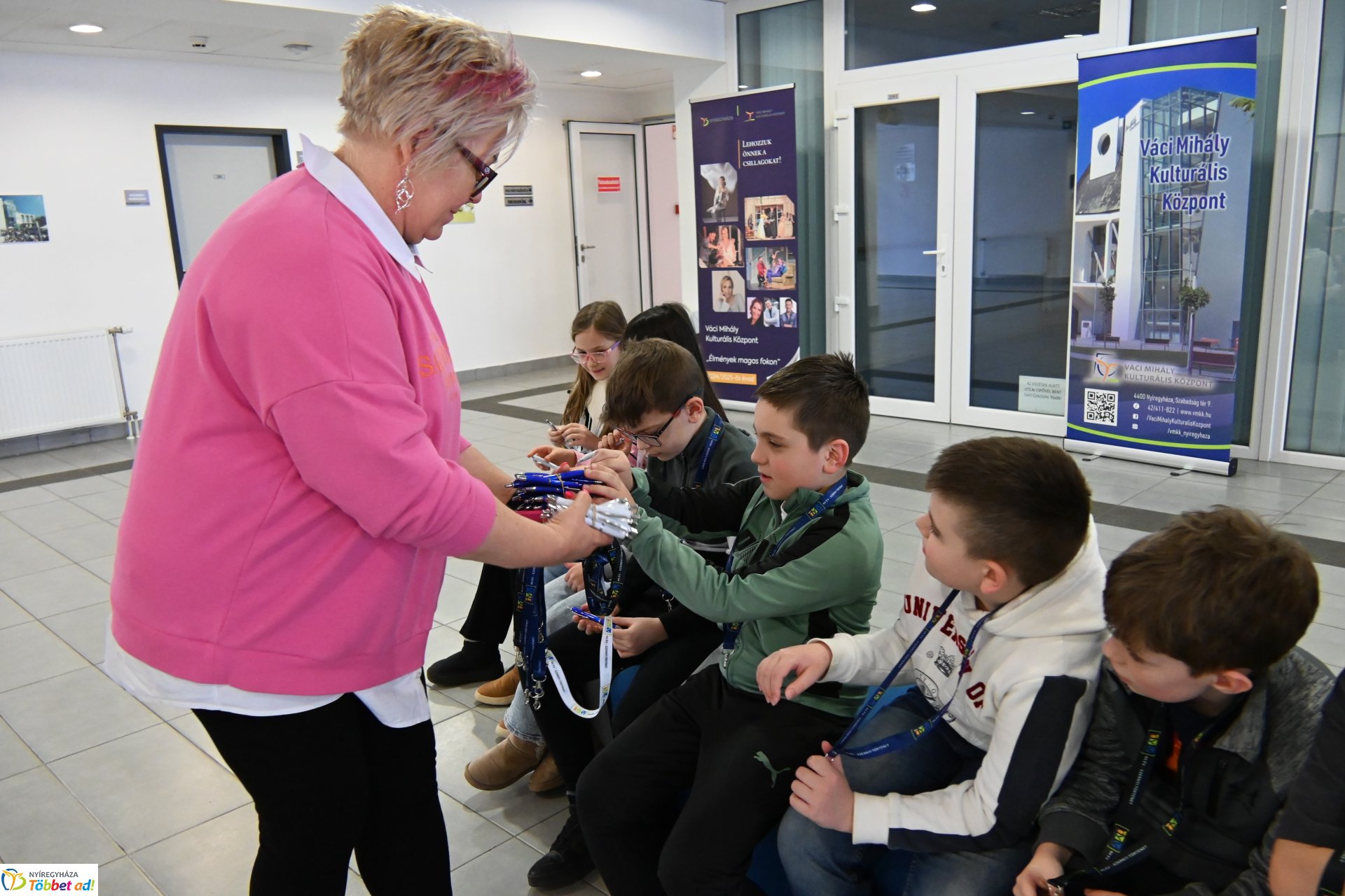 Negyven éves a Nyíregyházi Televízió - iskolások látogattak a stúdióba a születésnapon (szerda)