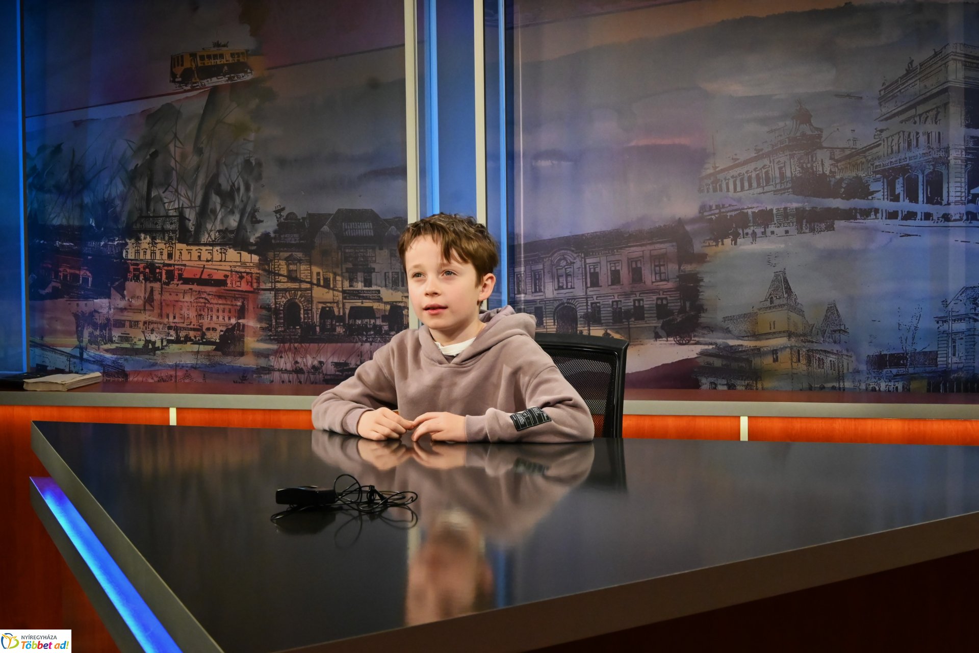 Negyven éves a Nyíregyházi Televízió - iskolások látogattak a stúdióba a születésnapon (szerda)