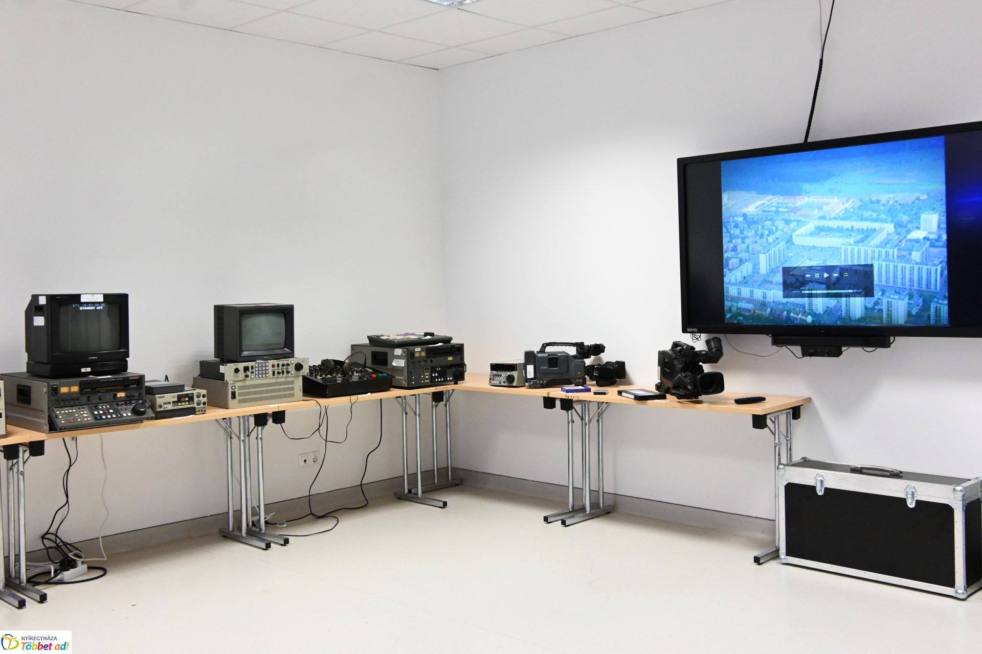 Negyven éves a Nyíregyházi Televízió - iskolások látogattak a stúdióba a születésnapon (szerda)