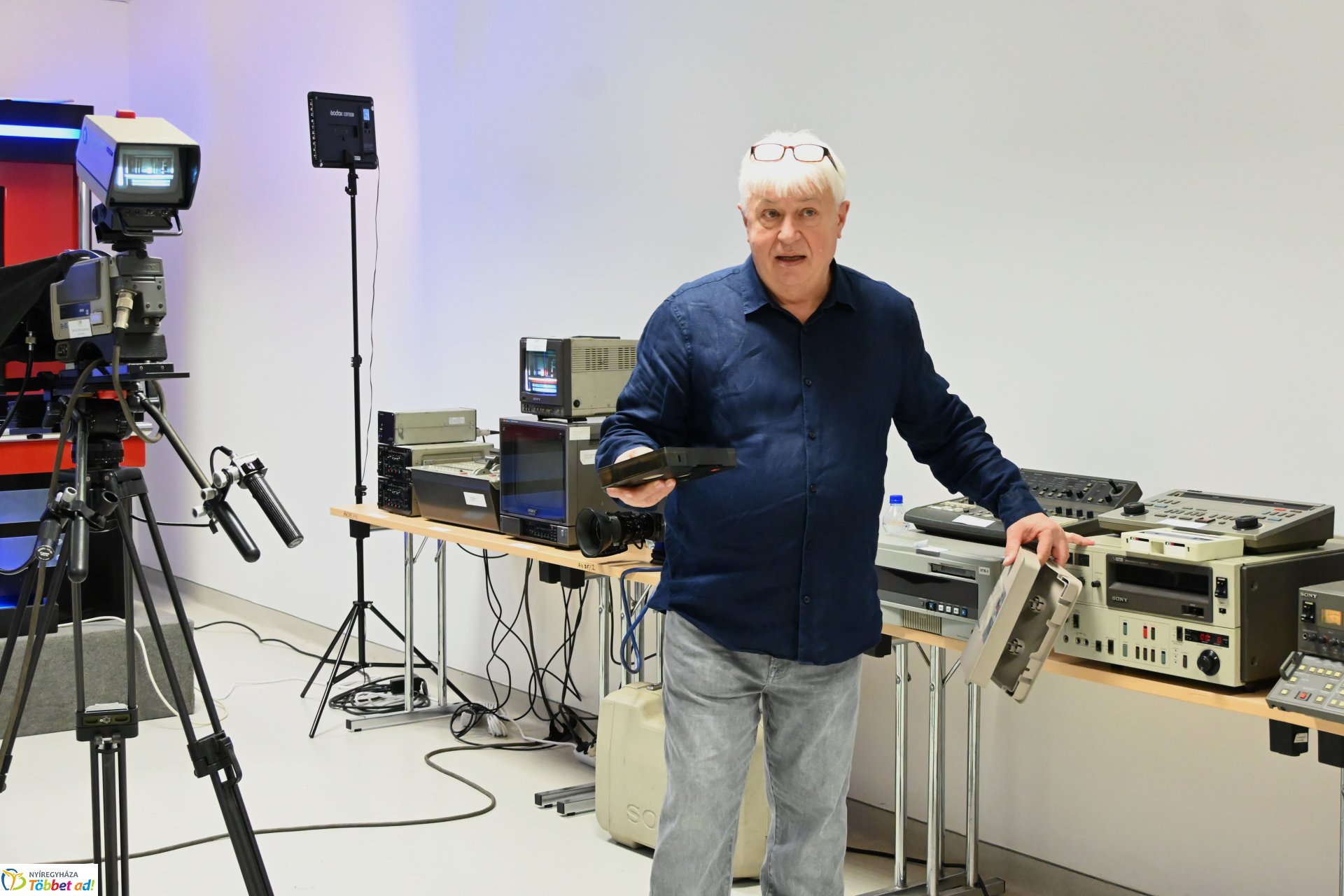 Negyven éves a Nyíregyházi Televízió - iskolások látogattak a stúdióba a születésnapon (szerda)