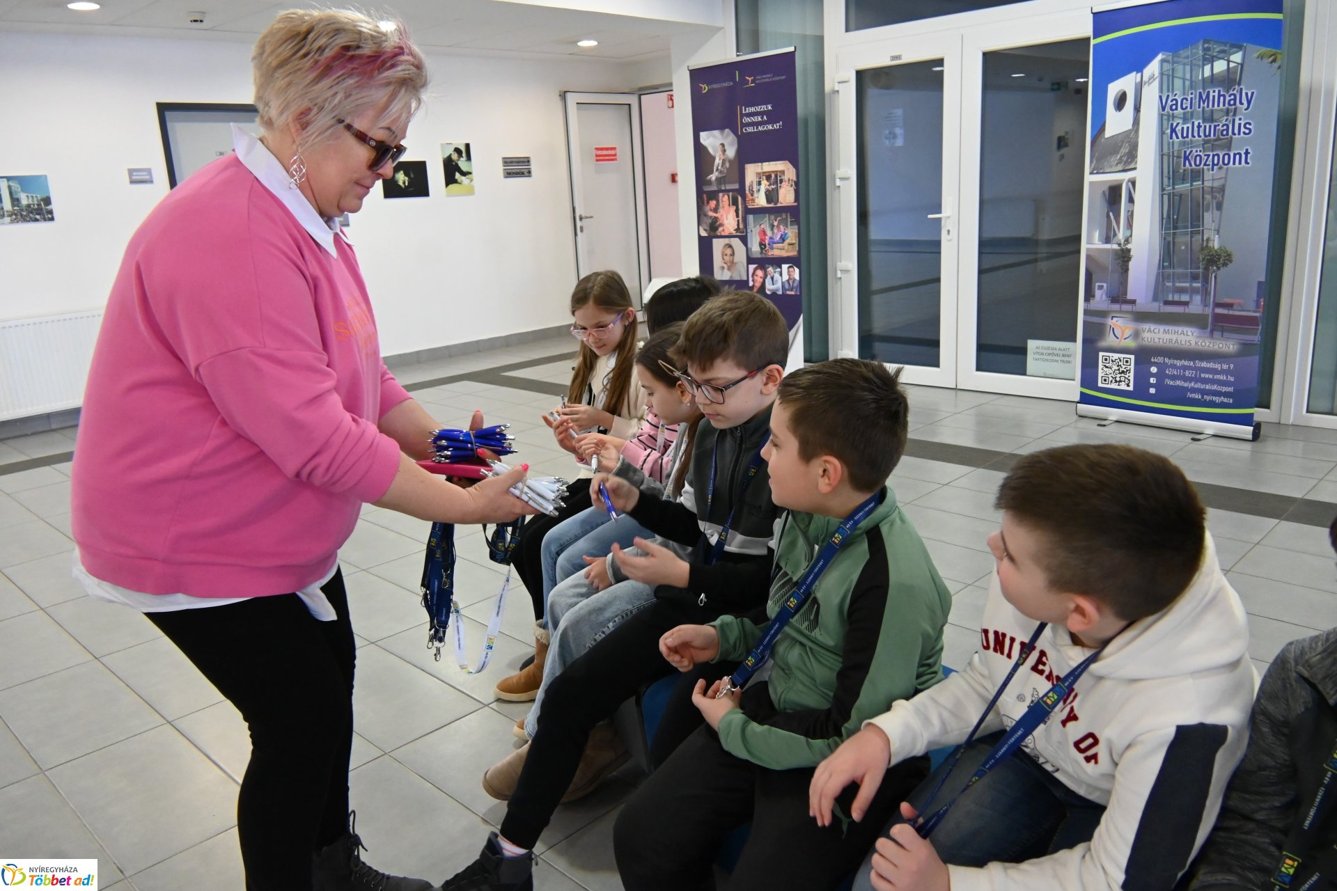 Negyven éves a Nyíregyházi Televízió - iskolások látogattak a stúdióba a születésnapon (szerda)