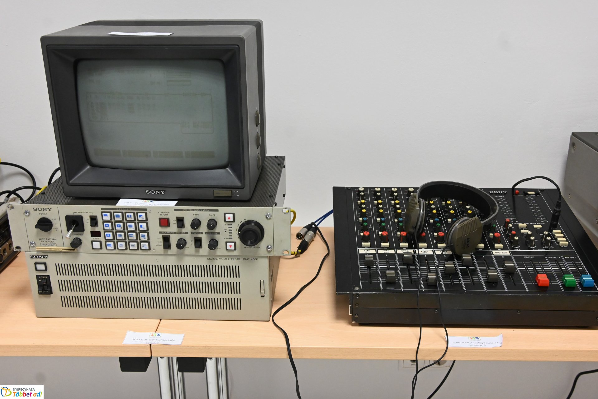 Negyven éves a Nyíregyházi Televízió - iskolások látogattak a stúdióba a születésnapon (szerda)