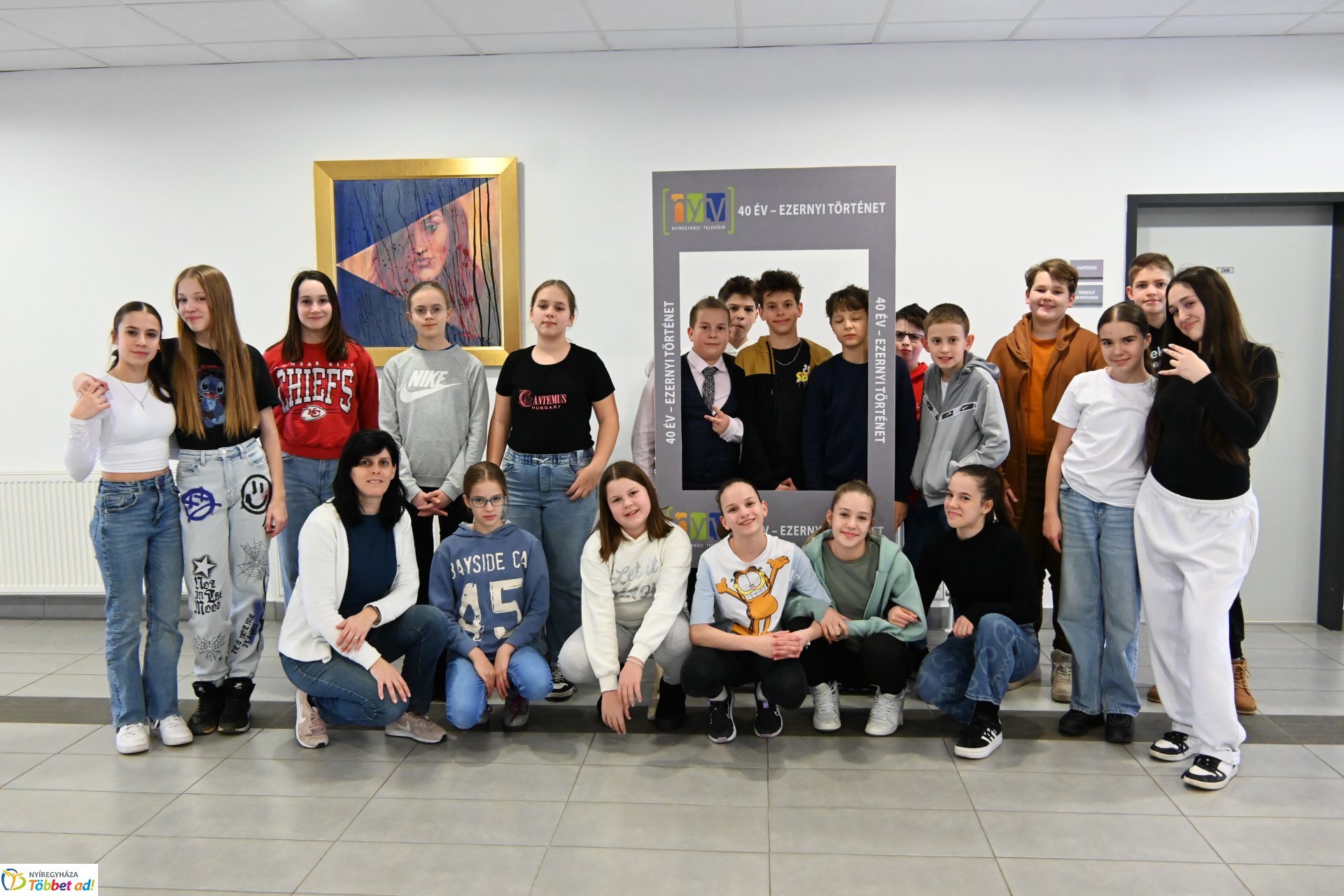 Negyven éves a Nyíregyházi Televízió - iskolások látogattak a stúdióba a születésnapon (szerda)