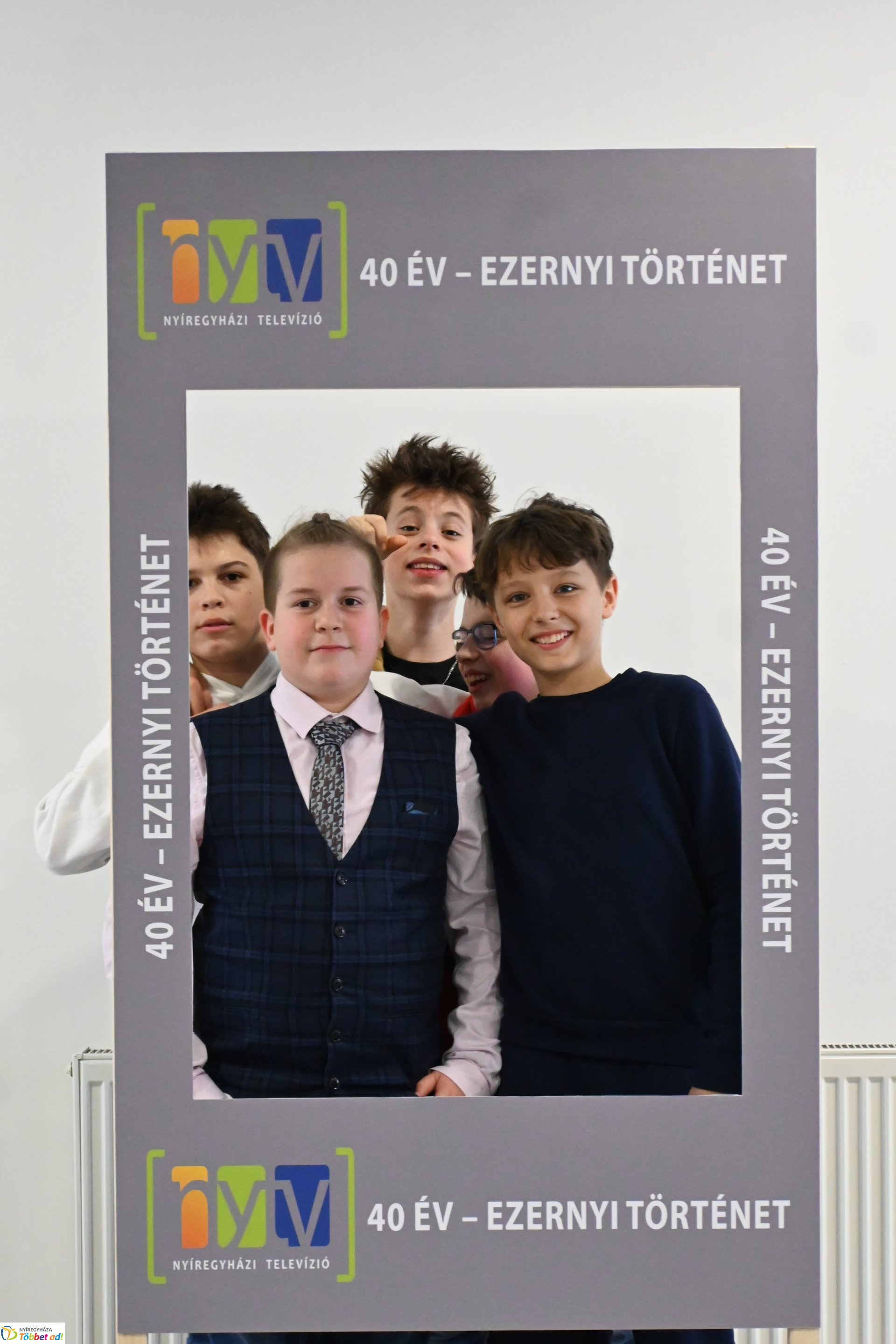 Negyven éves a Nyíregyházi Televízió - iskolások látogattak a stúdióba a születésnapon (szerda)