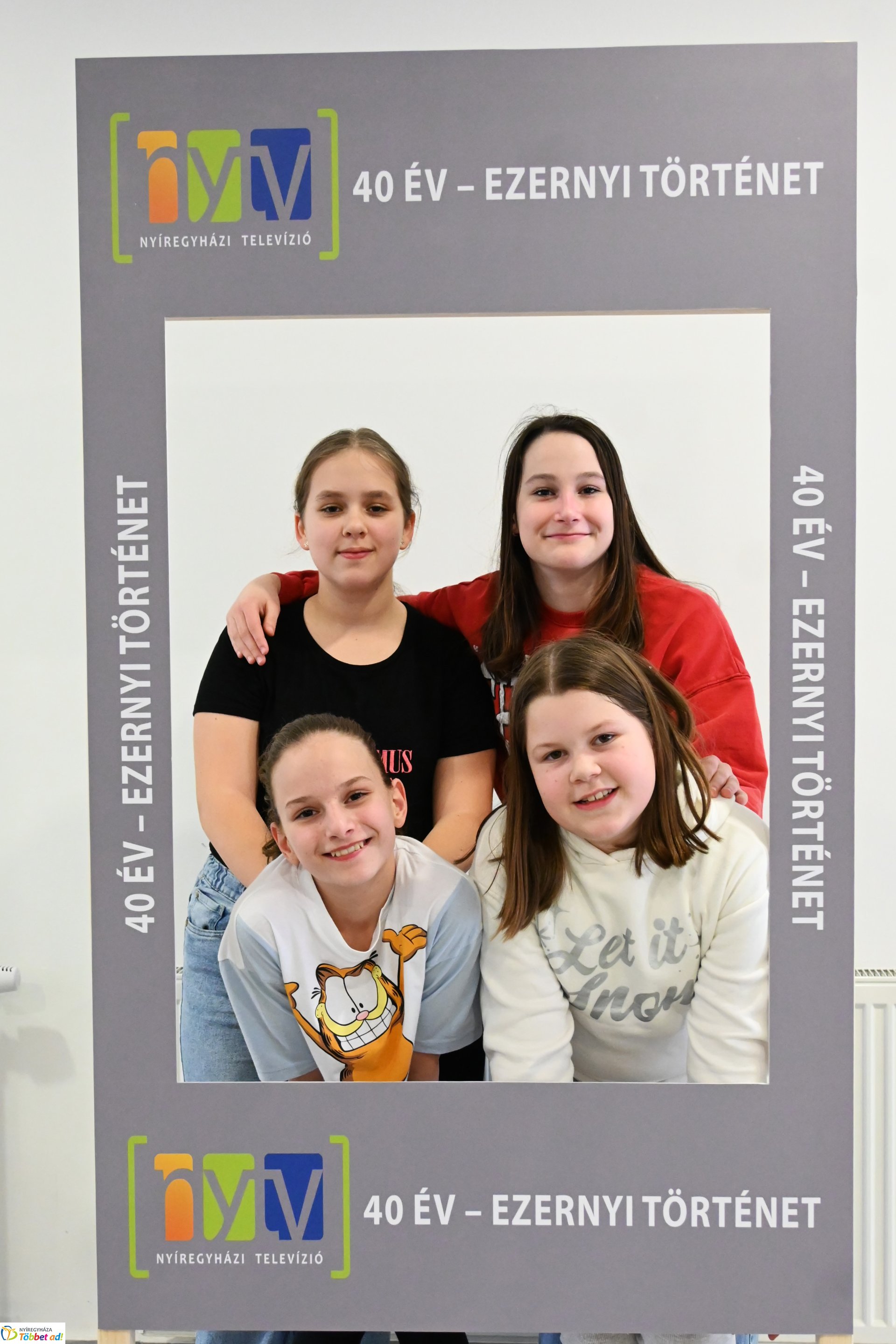 Negyven éves a Nyíregyházi Televízió - iskolások látogattak a stúdióba a születésnapon (szerda)