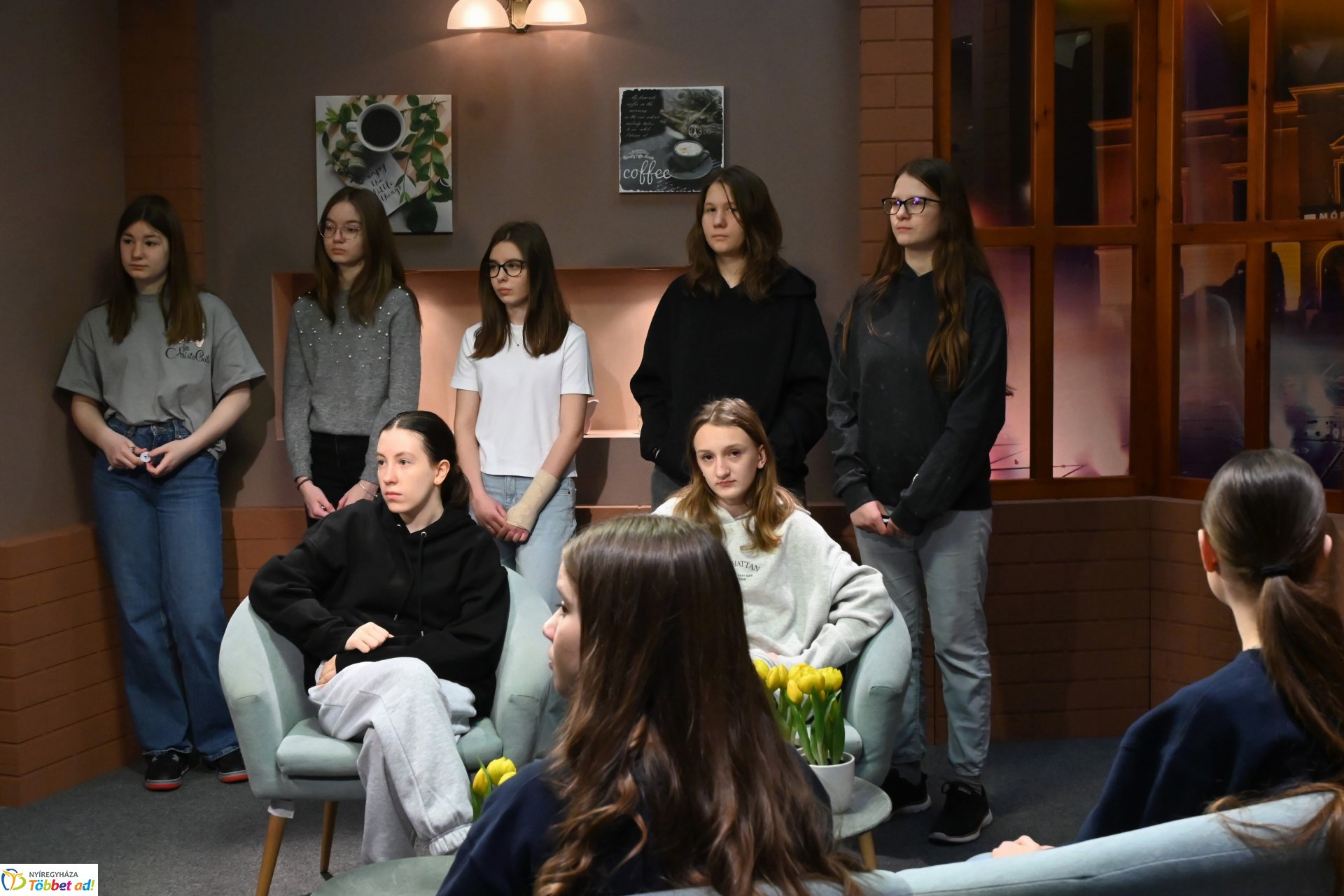 Negyven éves a Nyíregyházi Televízió - iskolások látogattak a stúdióba a születésnapon (csütörtök)