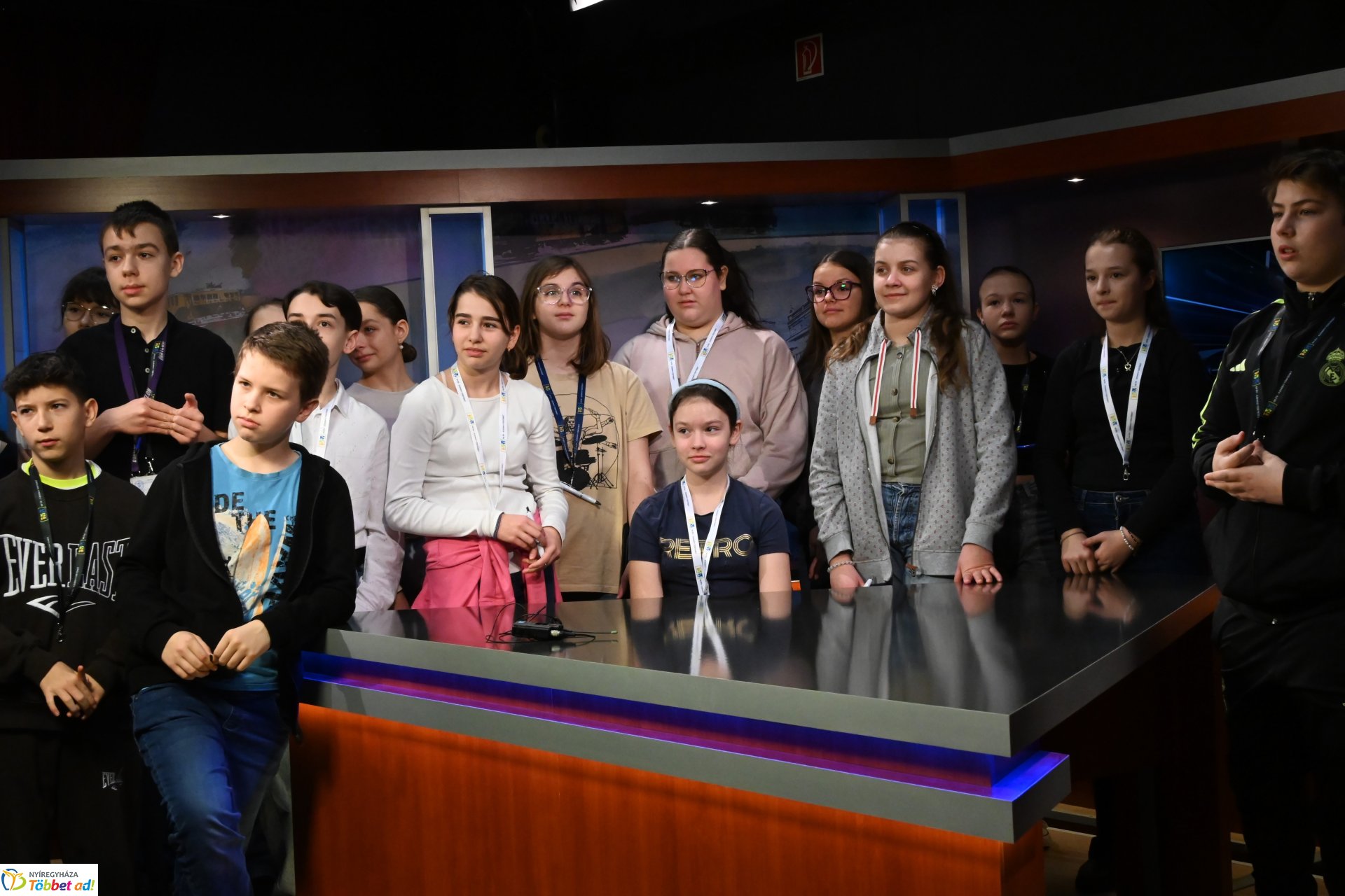 Negyven éves a Nyíregyházi Televízió - iskolások látogattak a stúdióba a születésnapon (csütörtök)