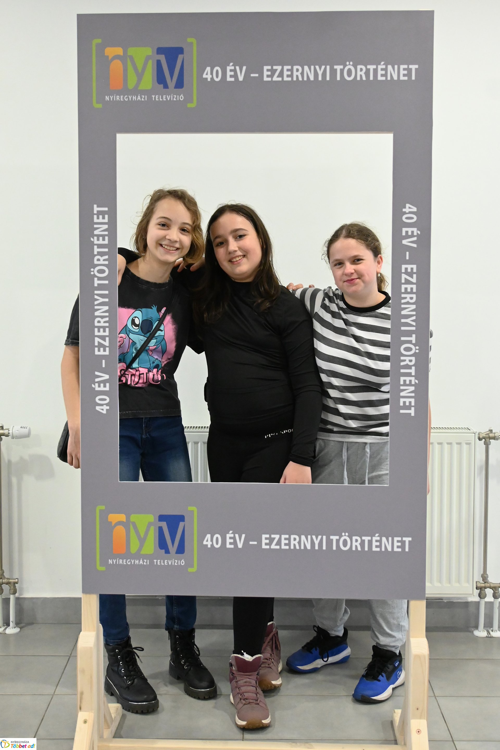 Negyven éves a Nyíregyházi Televízió - iskolások látogattak a stúdióba a születésnapon (csütörtök)