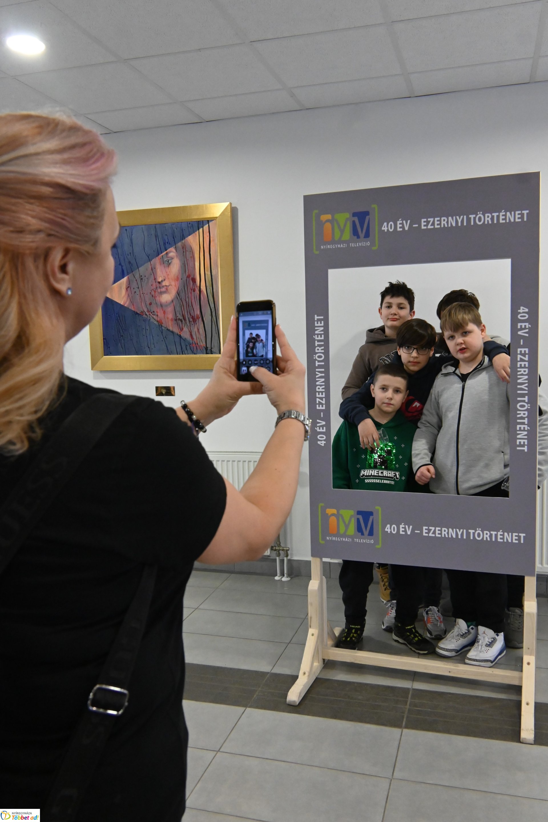 Negyven éves a Nyíregyházi Televízió - iskolások látogattak a stúdióba a születésnapon (csütörtök)