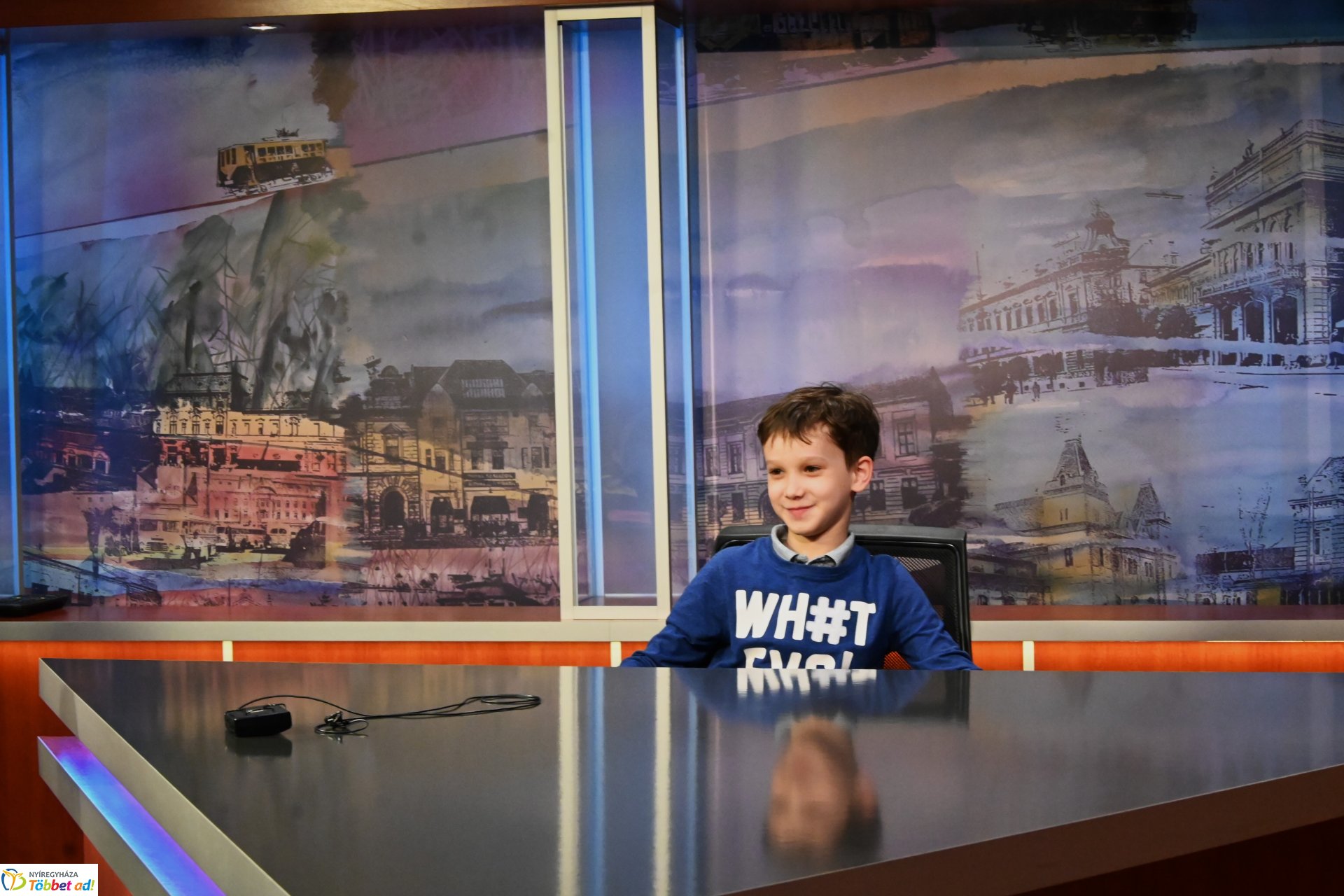 Negyven éves a Nyíregyházi Televízió - iskolások látogattak a stúdióba a születésnapon (csütörtök)