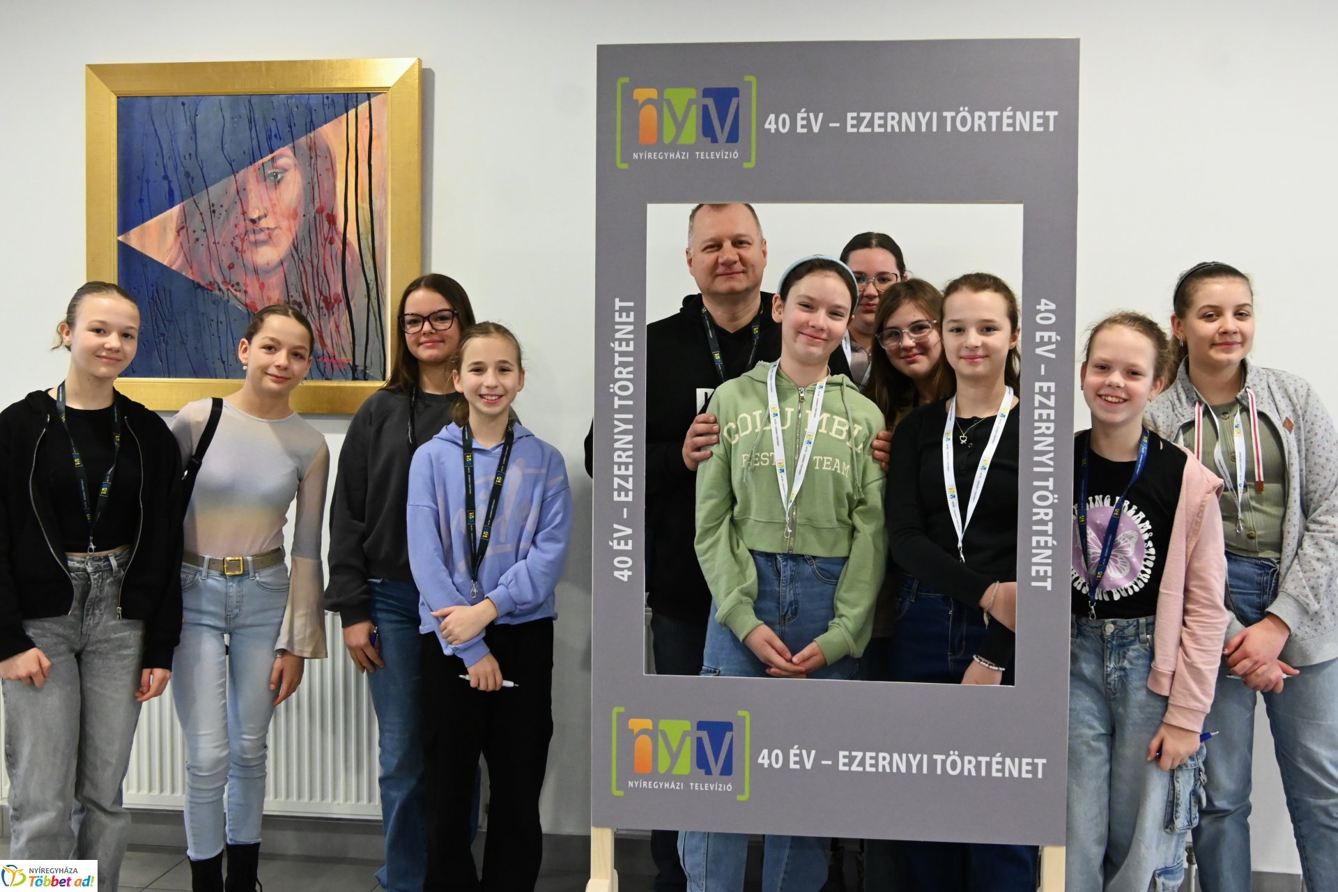 Negyven éves a Nyíregyházi Televízió - iskolások látogattak a stúdióba a születésnapon (csütörtök)