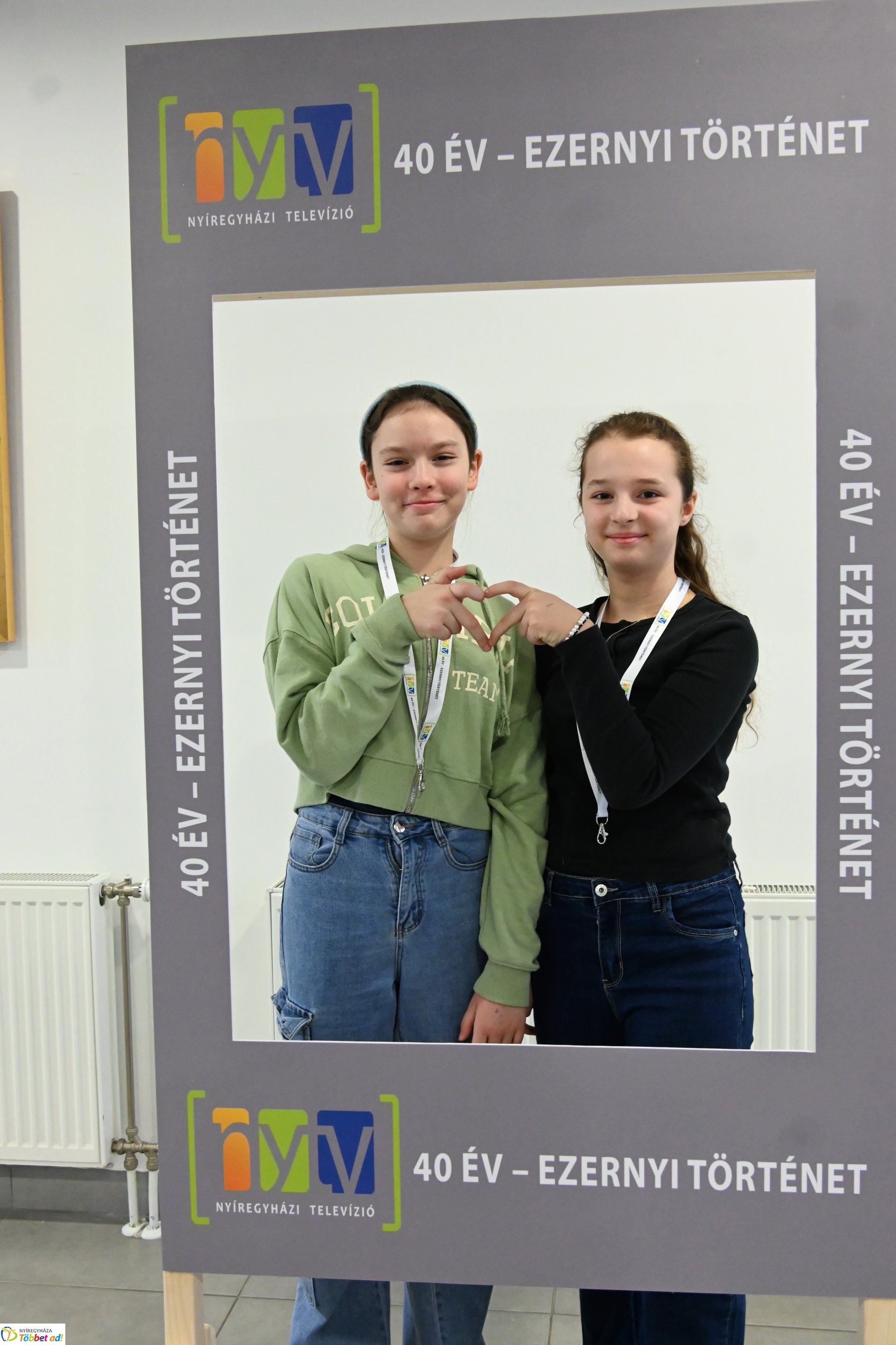 Negyven éves a Nyíregyházi Televízió - iskolások látogattak a stúdióba a születésnapon (csütörtök)