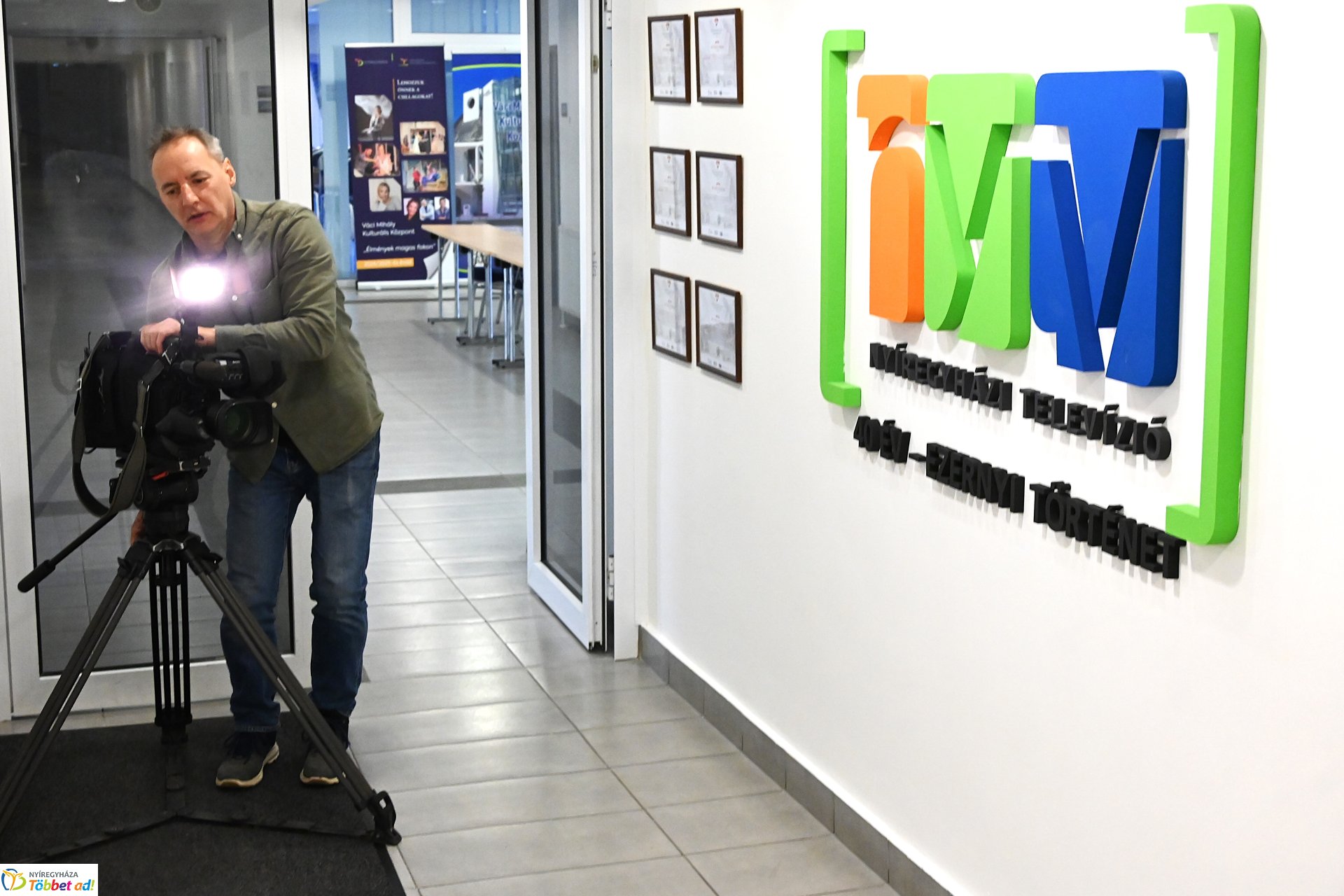 Negyven éves a Nyíregyházi Televízió-iskolások látogattak a stúdióba a születésnapon (kedd)