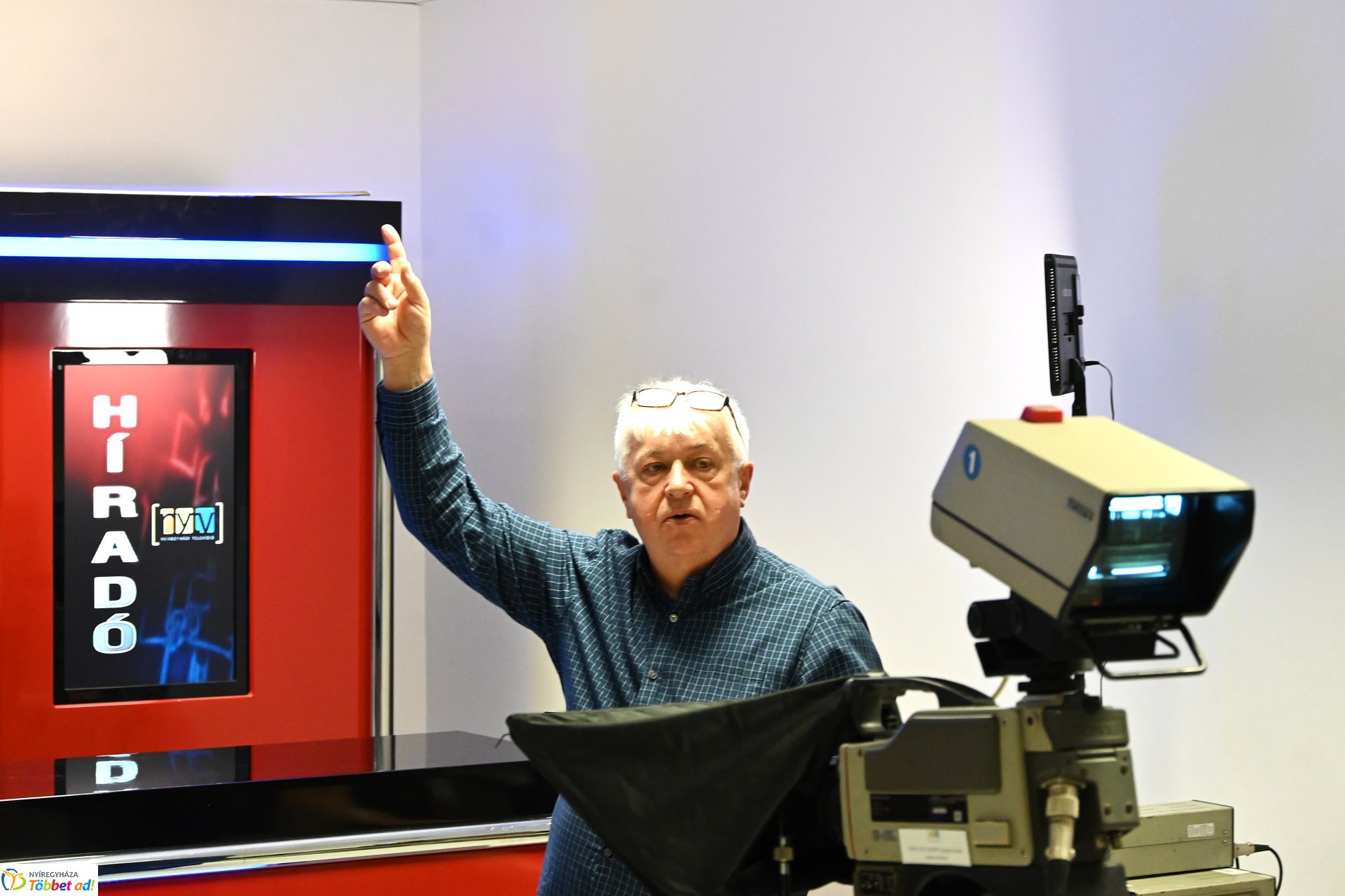 Negyven éves a Nyíregyházi Televízió-iskolások látogattak a stúdióba a születésnapon (kedd)