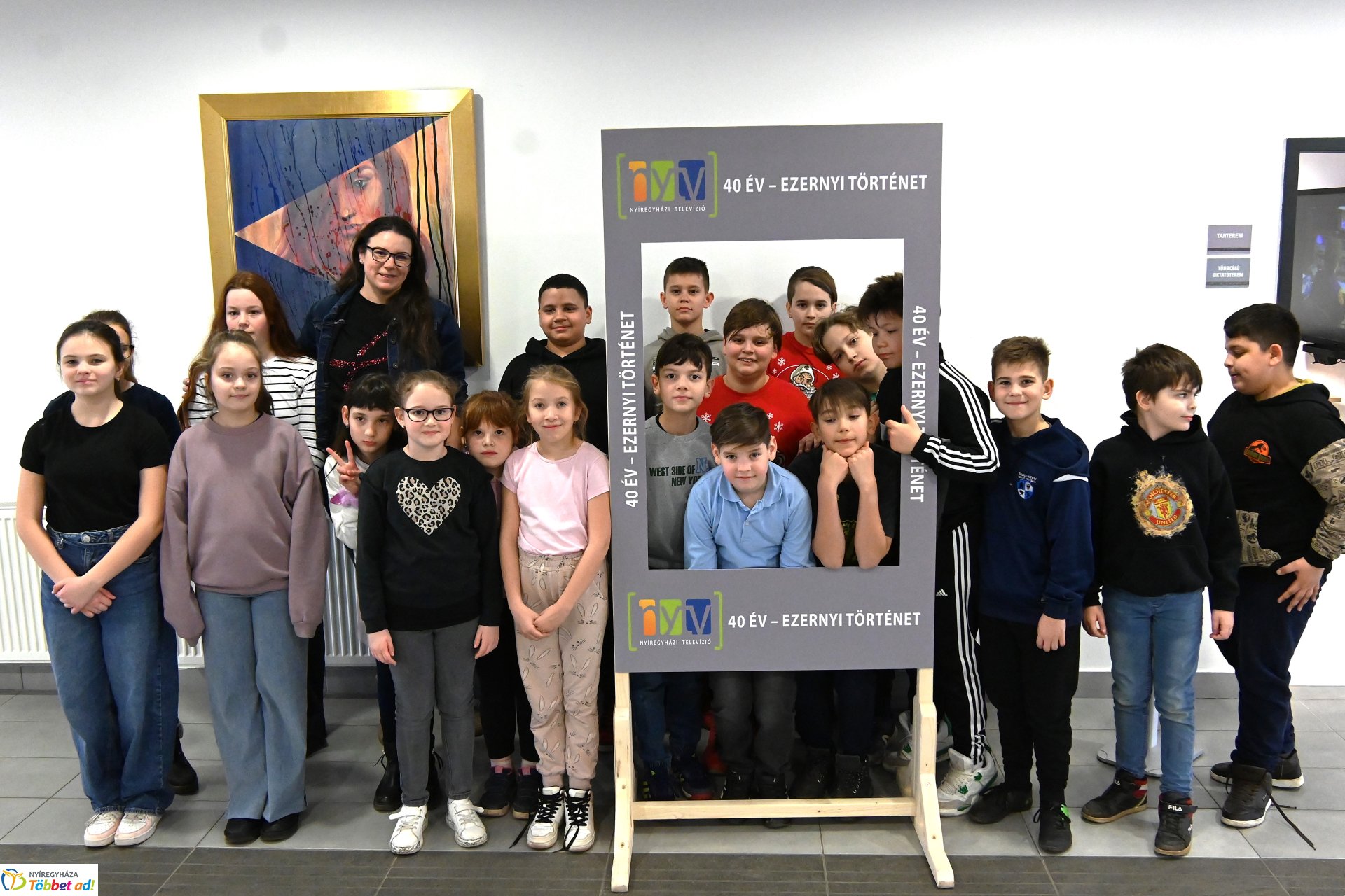 Negyven éves a Nyíregyházi Televízió-iskolások látogattak a stúdióba a születésnapon (kedd)