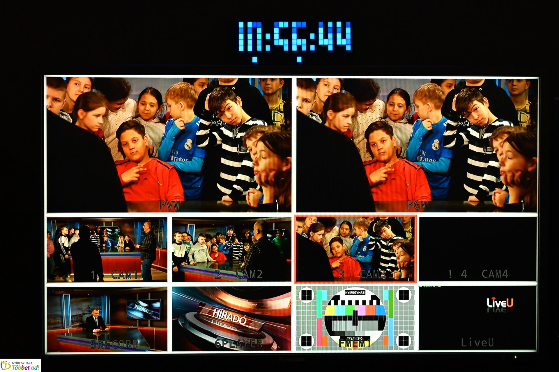 Negyven éves a Nyíregyházi Televízió-iskolások látogattak a stúdióba a születésnapon (kedd)