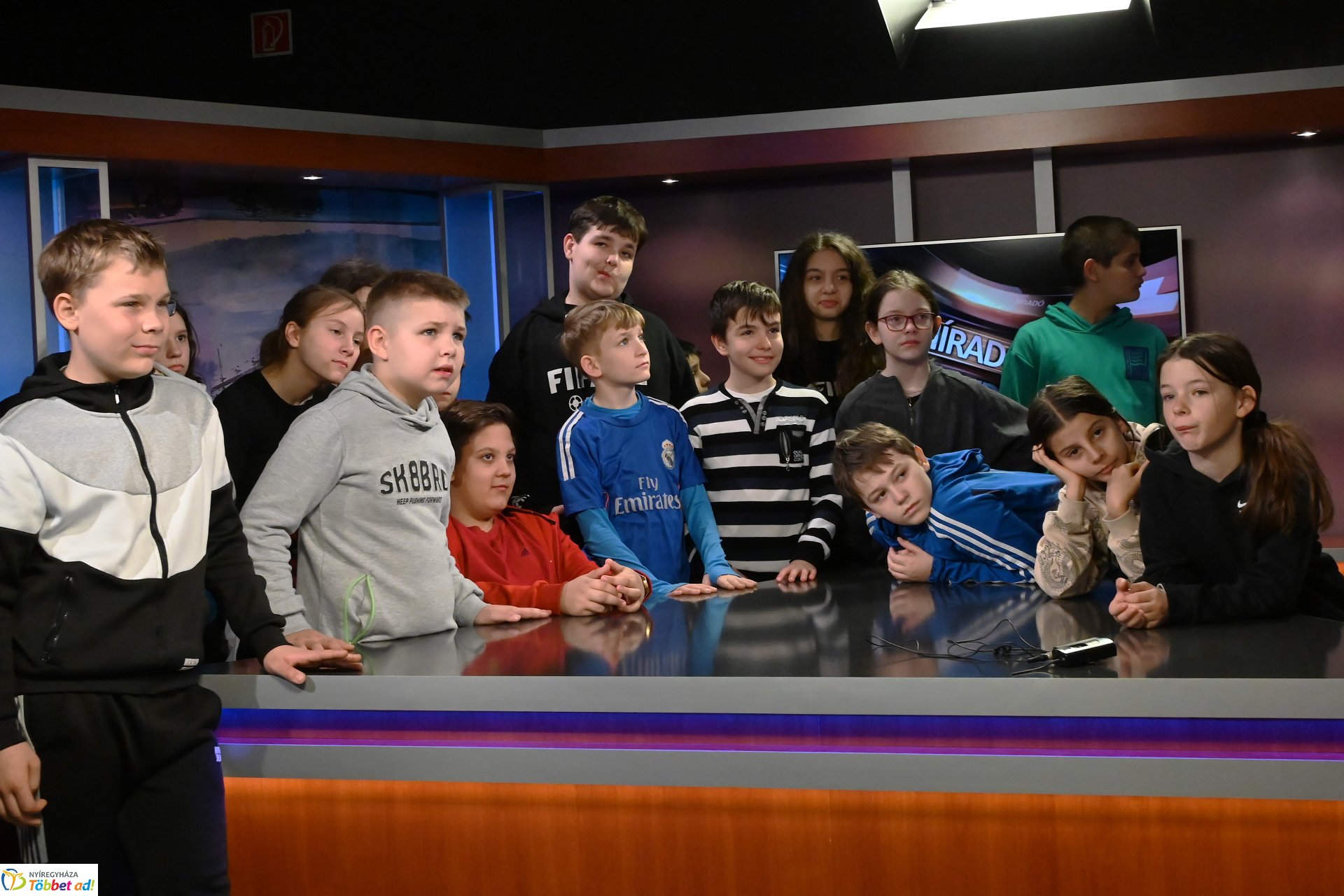 Negyven éves a Nyíregyházi Televízió-iskolások látogattak a stúdióba a születésnapon (kedd)