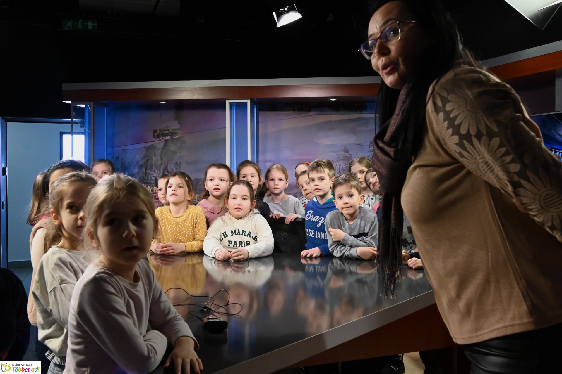 Negyven éves a Nyíregyházi Televízió-iskolások látogattak a stúdióba a születésnapon (kedd)