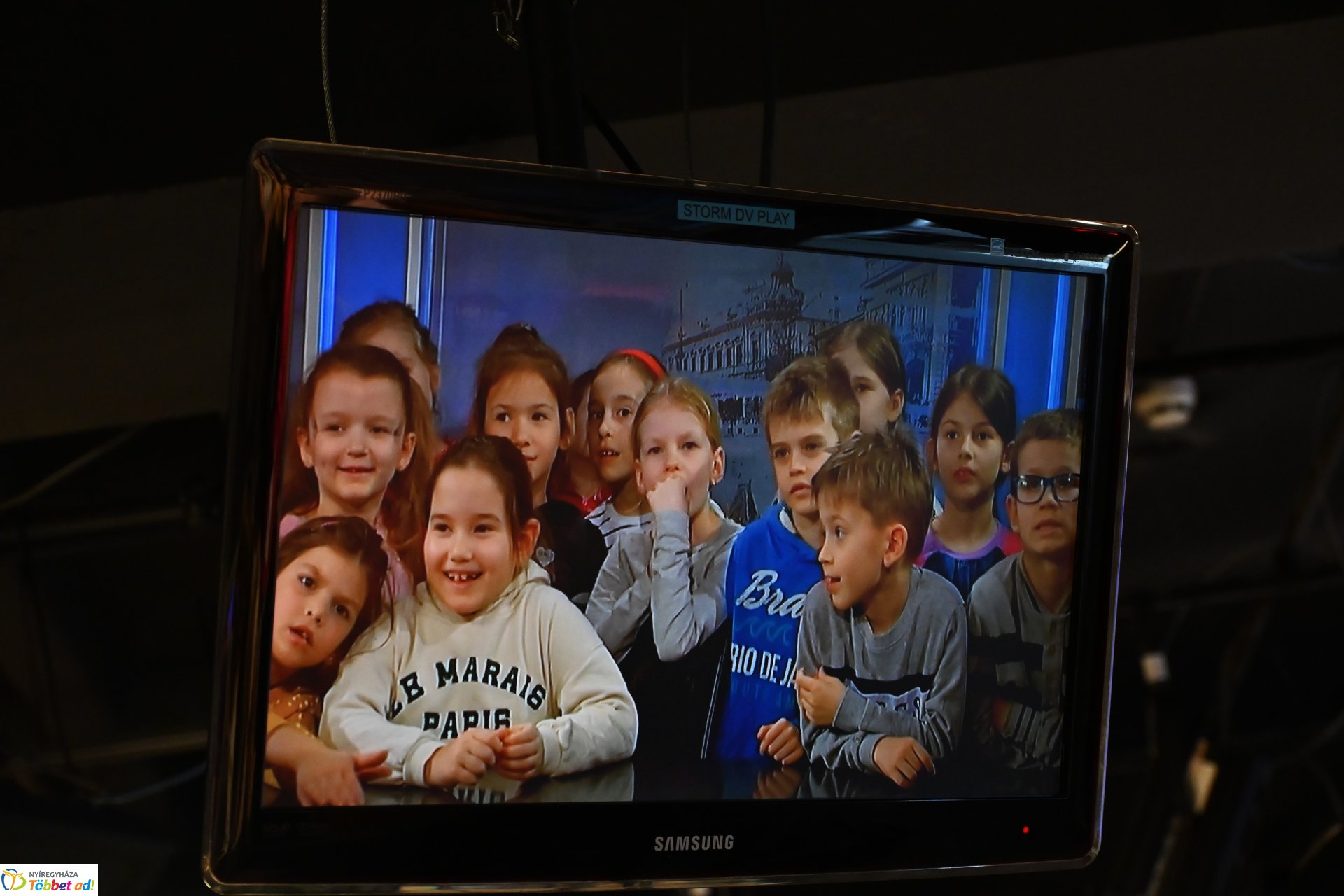 Negyven éves a Nyíregyházi Televízió-iskolások látogattak a stúdióba a születésnapon (kedd)