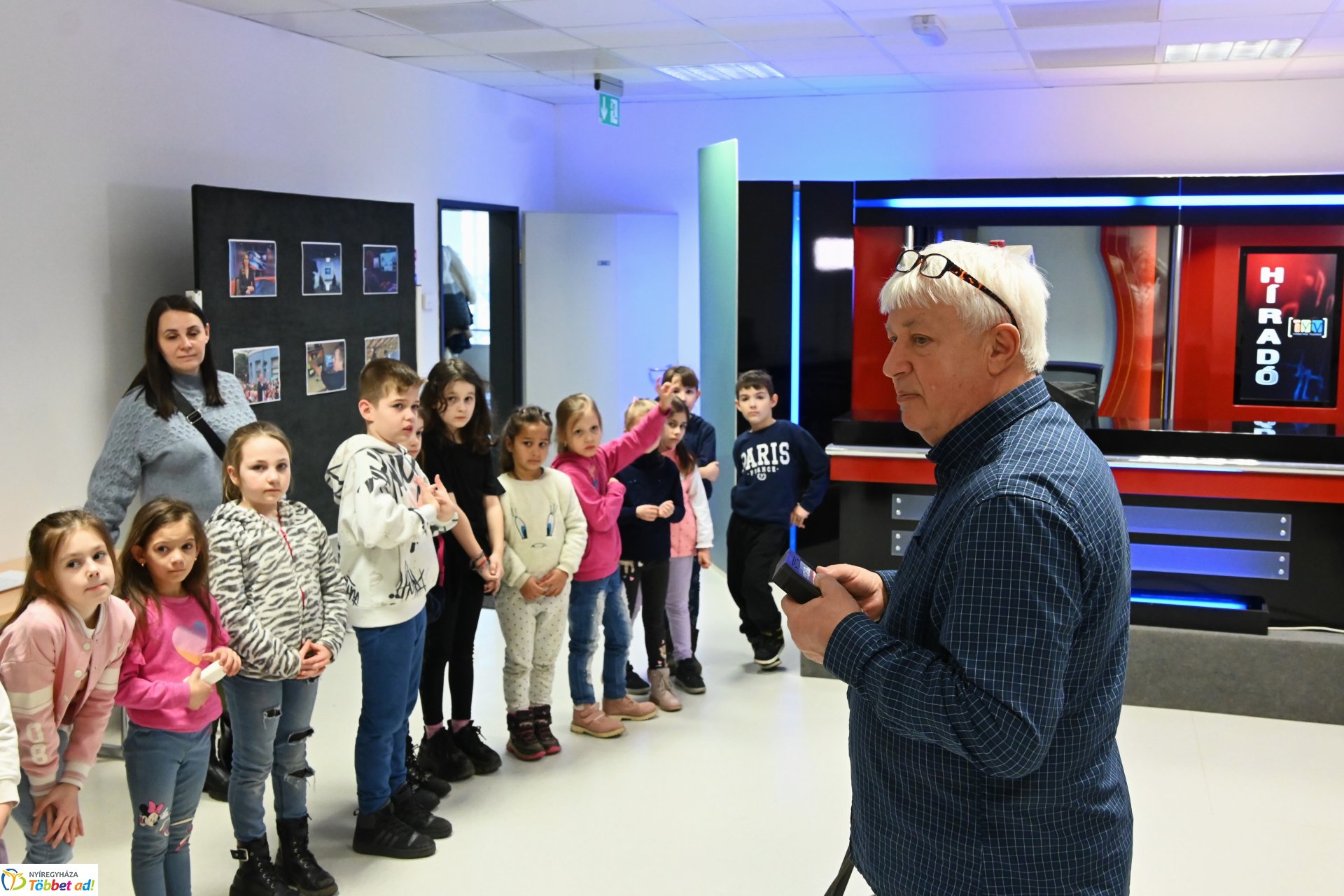 Negyven éves a Nyíregyházi Televízió-iskolások látogattak a stúdióba a születésnapon (kedd)