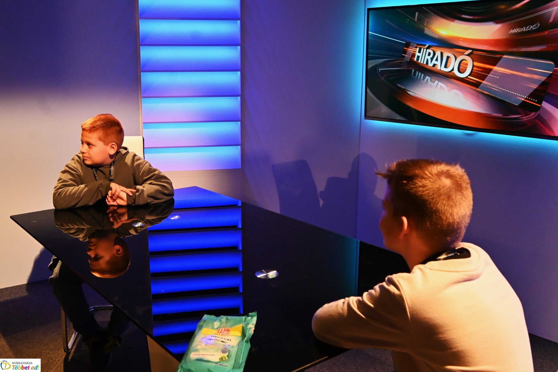 Negyven éves a Nyíregyházi Televízió-iskolások látogattak a stúdióba a születésnapon (kedd)