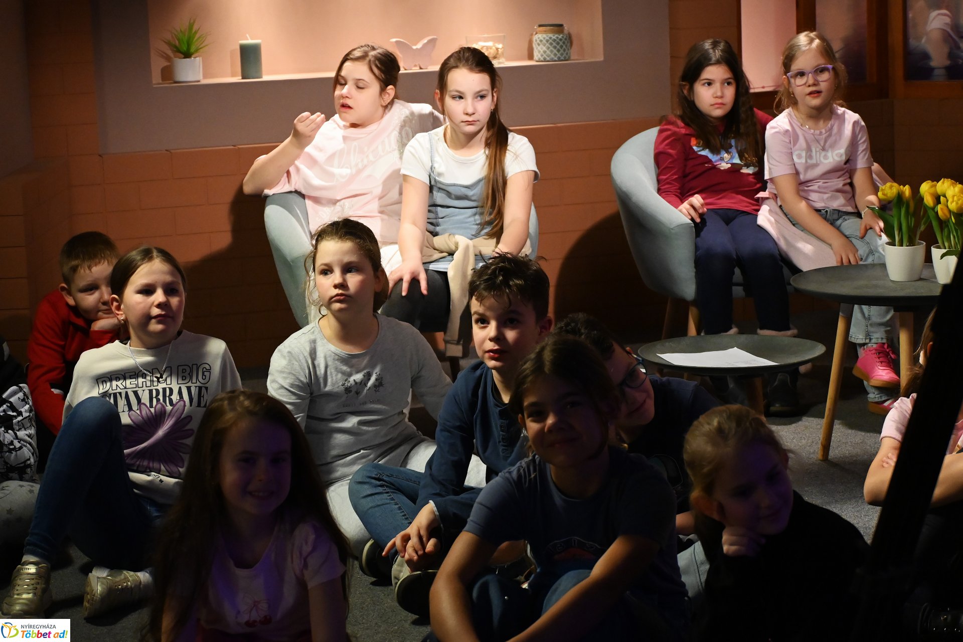 Negyven éves a Nyíregyházi Televízió-iskolások látogattak a stúdióba a születésnapon (kedd)