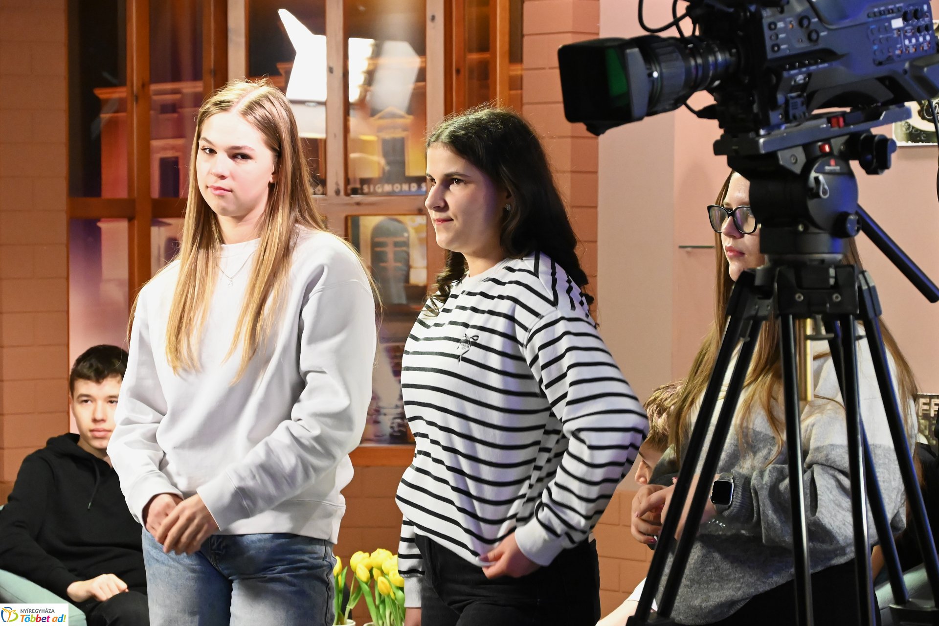 Negyven éves a Nyíregyházi Televízió-iskolások látogattak a stúdióba a születésnapon (kedd)