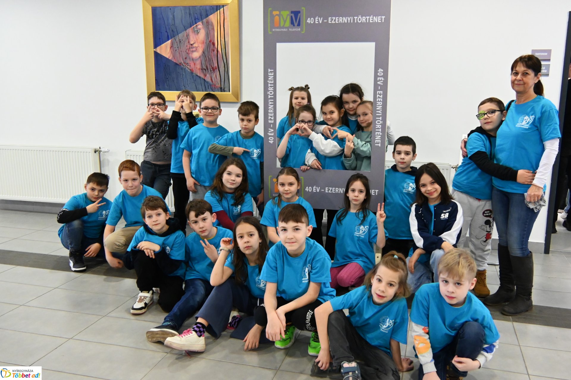 Negyven éves a Nyíregyházi Televízió-iskolások látogattak a stúdióba a születésnapon (kedd)