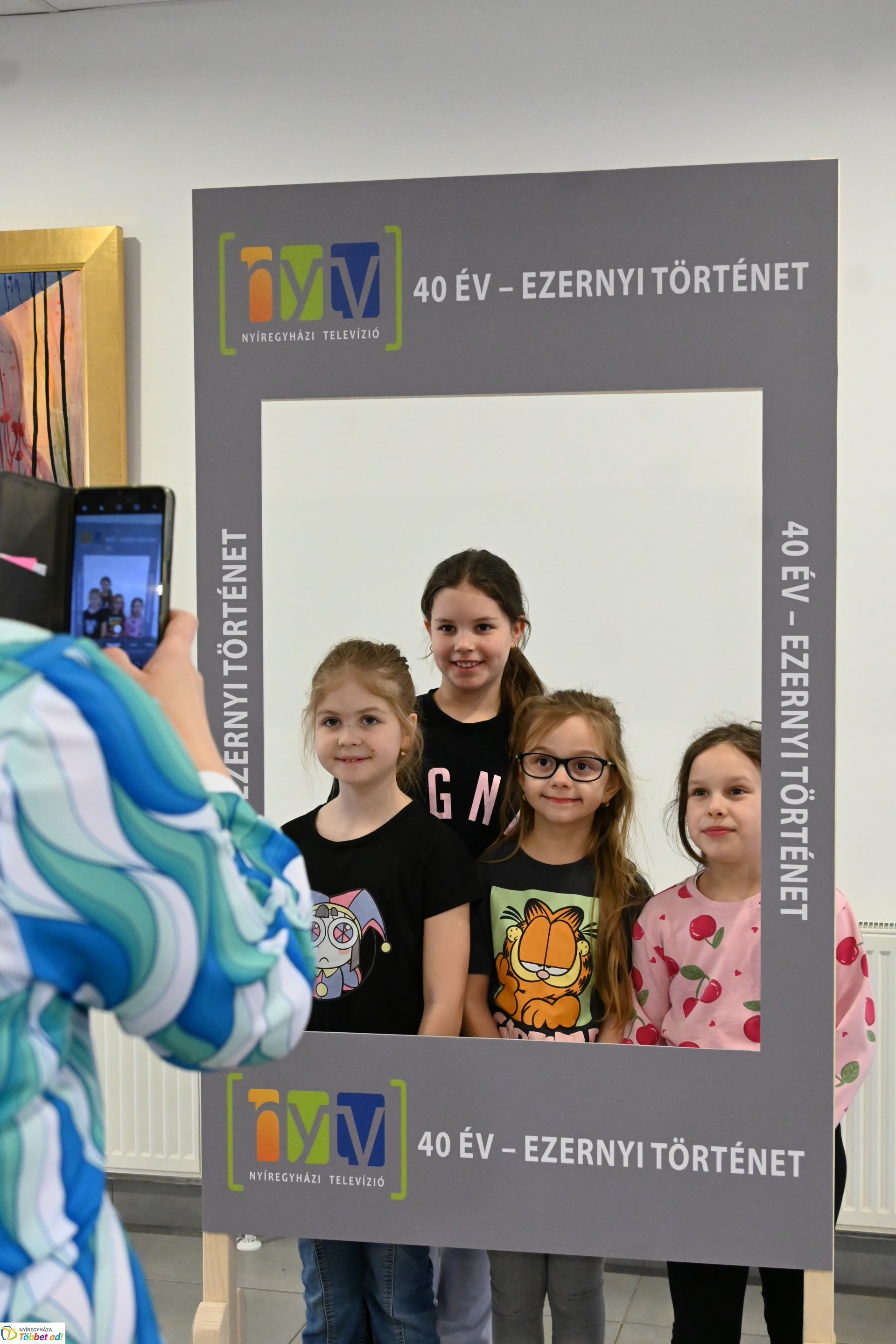 Negyven éves a Nyíregyházi Televízió - iskolások látogattak a stúdióba a születésnapon (péntek)