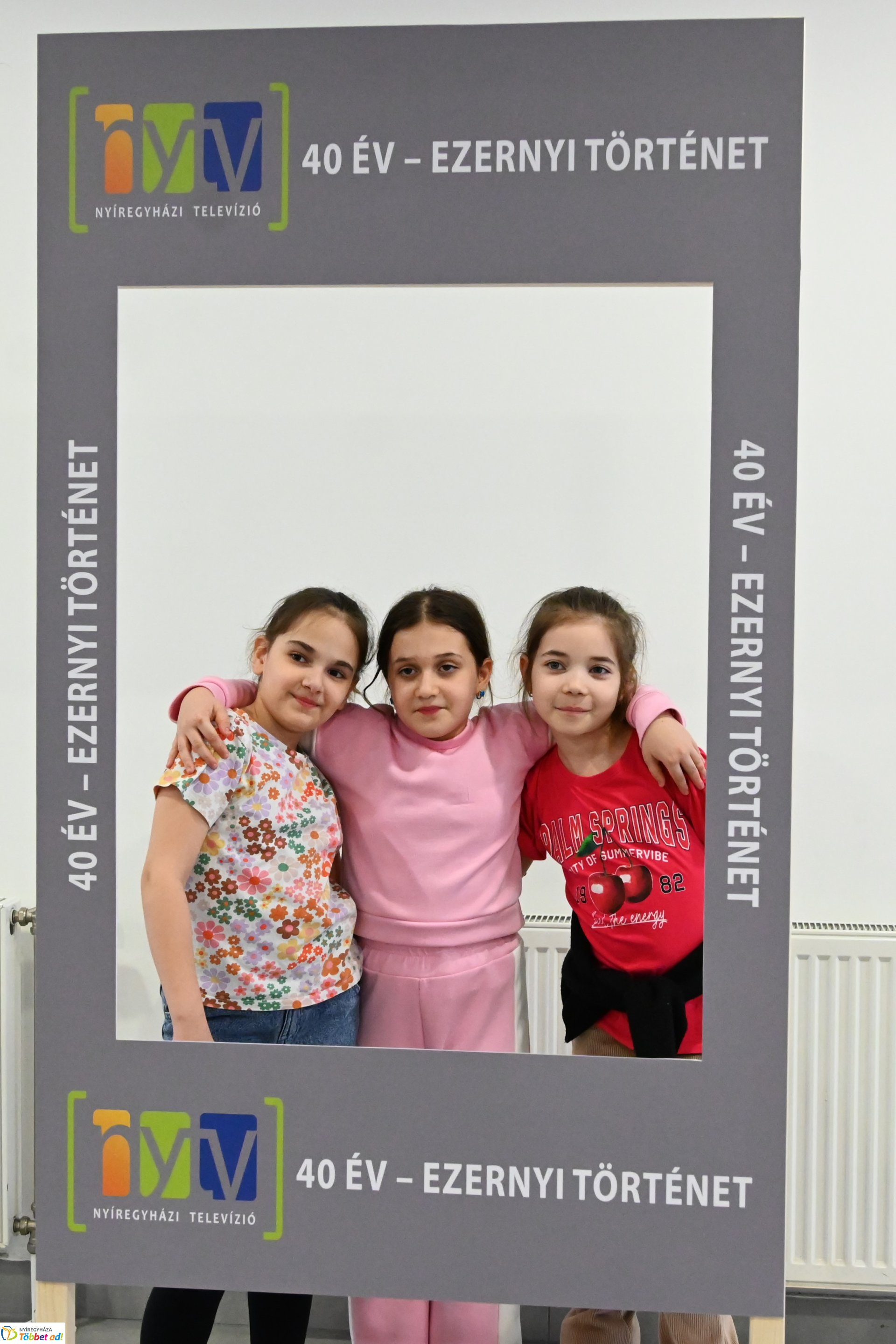 Negyven éves a Nyíregyházi Televízió - iskolások látogattak a stúdióba a születésnapon (péntek)