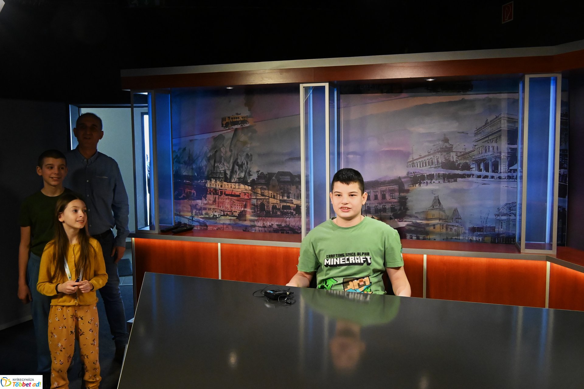Negyven éves a Nyíregyházi Televízió-iskolások látogattak a stúdióba a születésnapon (hétfő)