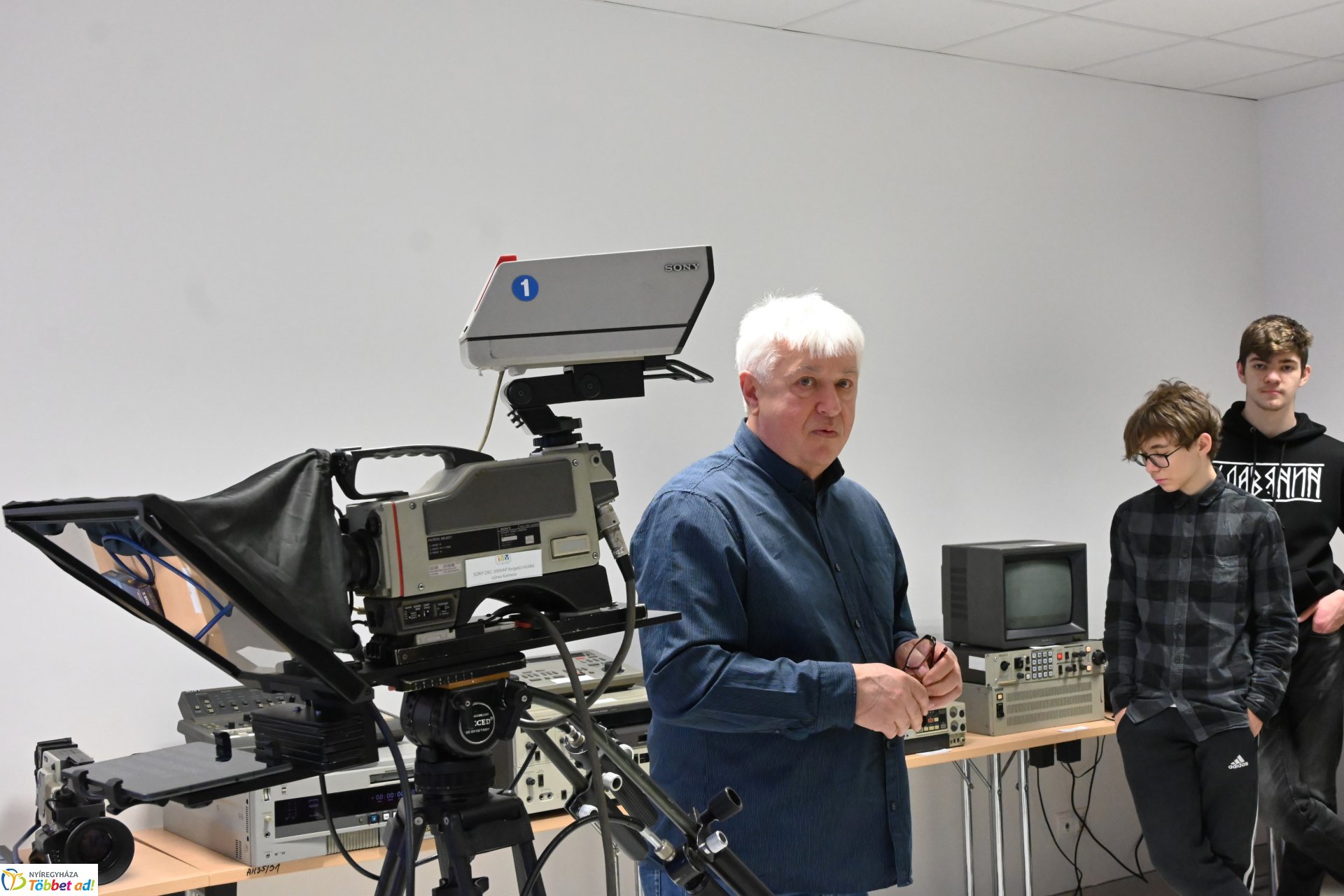 Negyven éves a Nyíregyházi Televízió-iskolások látogattak a stúdióba a születésnapon (hétfő)