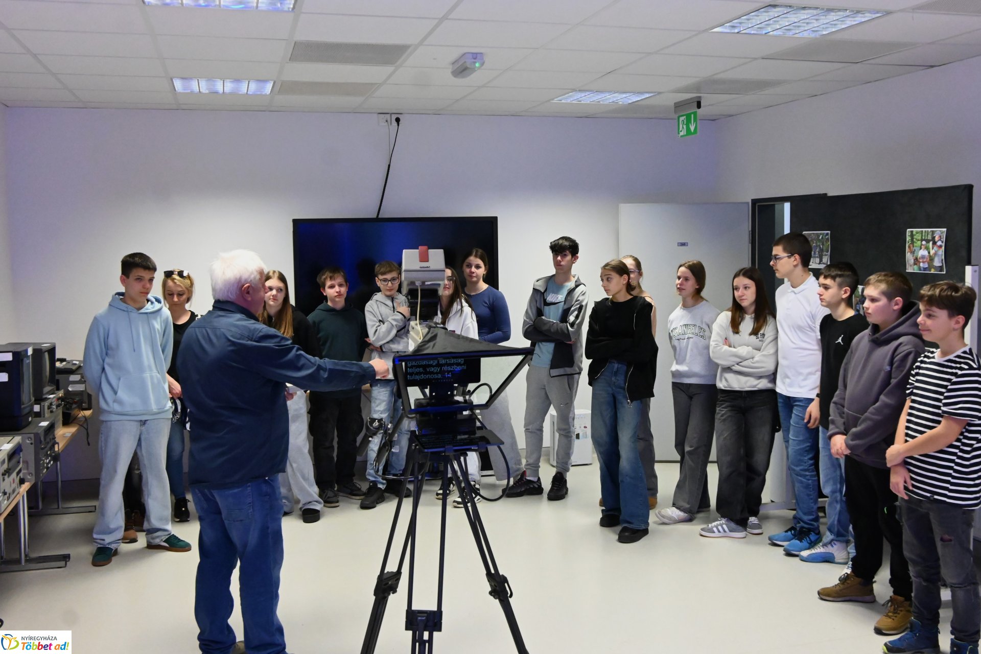 Negyven éves a Nyíregyházi Televízió-iskolások látogattak a stúdióba a születésnapon (hétfő)