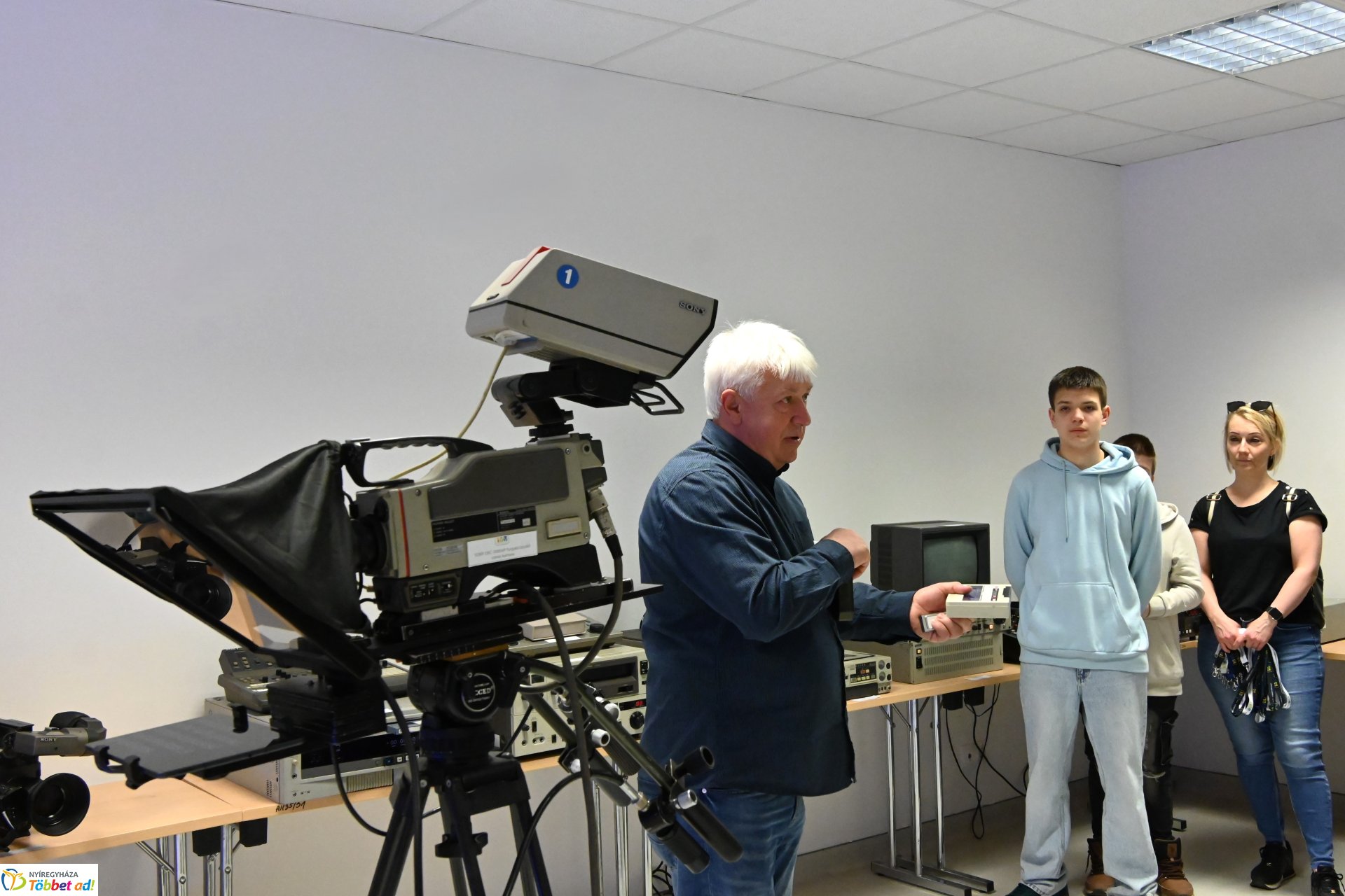 Negyven éves a Nyíregyházi Televízió-iskolások látogattak a stúdióba a születésnapon (hétfő)