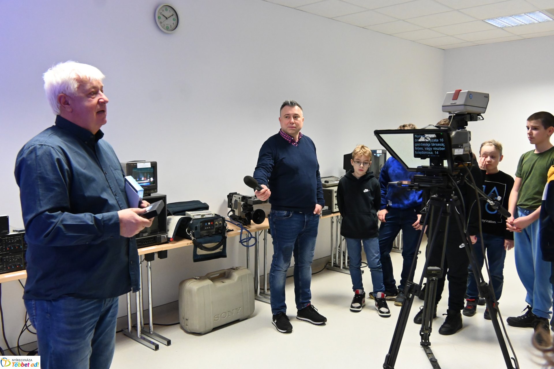 Negyven éves a Nyíregyházi Televízió-iskolások látogattak a stúdióba a születésnapon (hétfő)