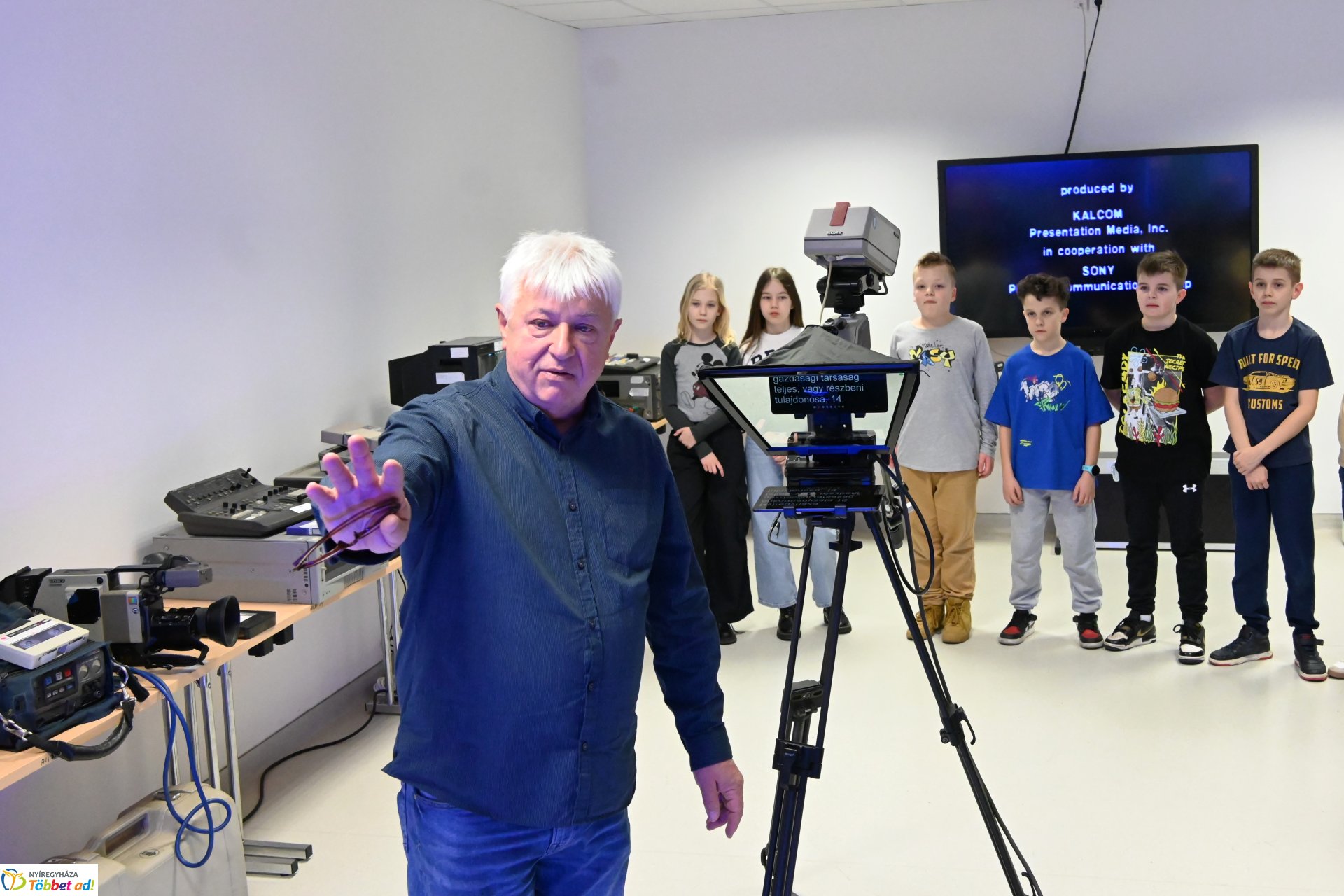 Negyven éves a Nyíregyházi Televízió-iskolások látogattak a stúdióba a születésnapon (hétfő)