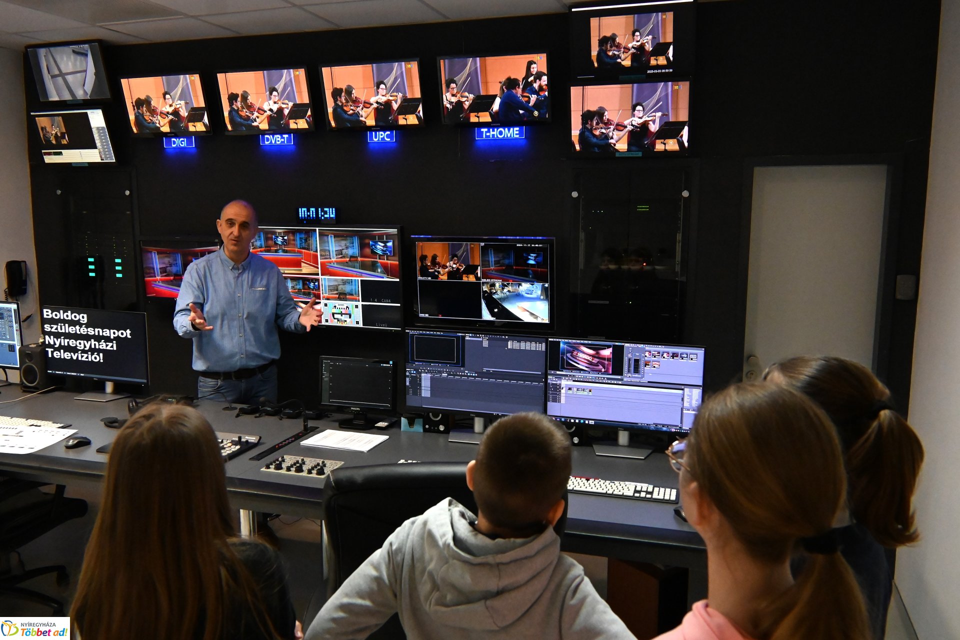 Negyven éves a Nyíregyházi Televízió-iskolások látogattak a stúdióba a születésnapon (hétfő)