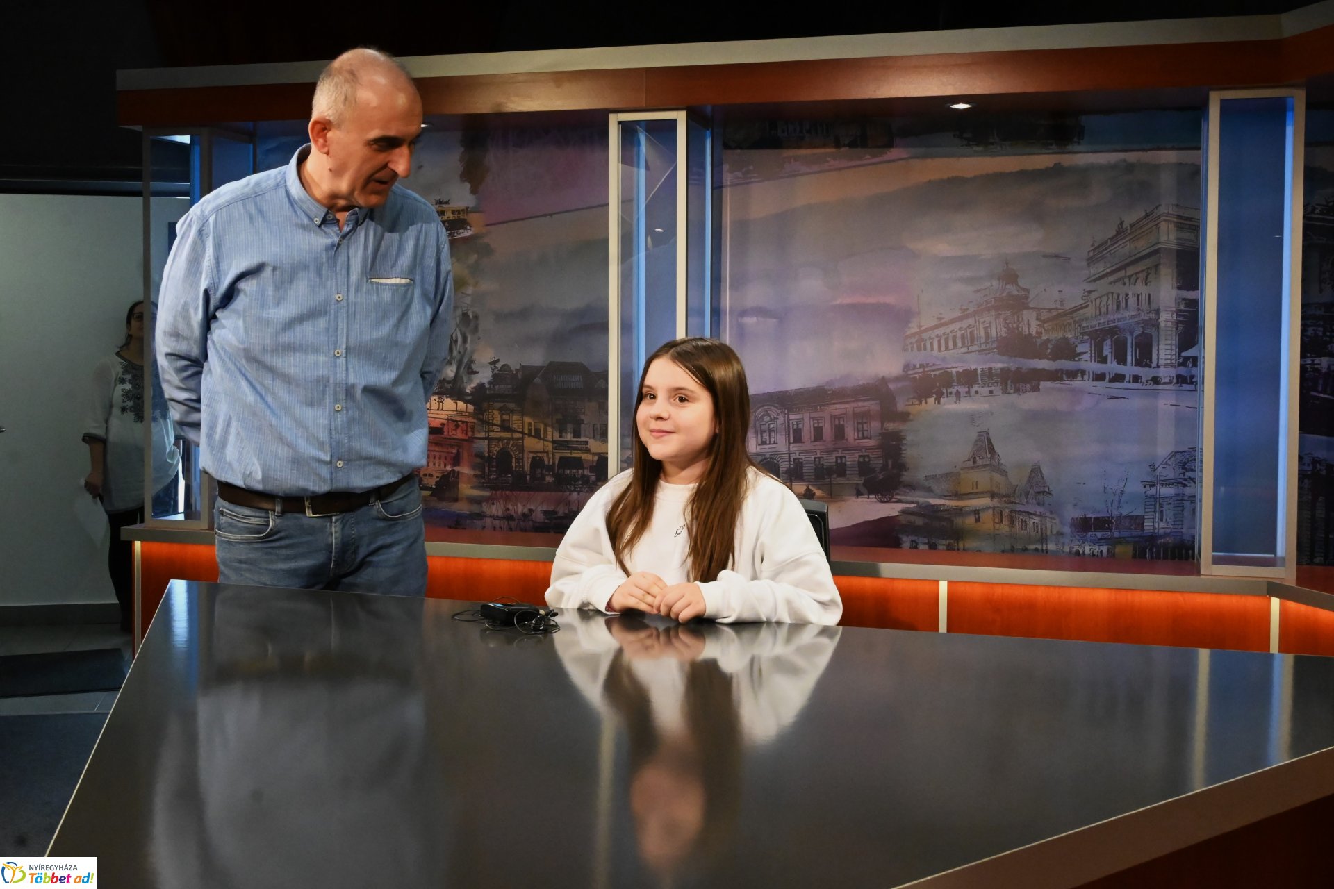 Negyven éves a Nyíregyházi Televízió-iskolások látogattak a stúdióba a születésnapon (hétfő)