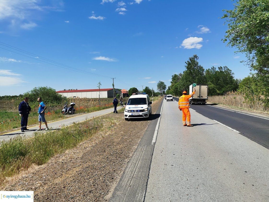 Nem vette észre a munkavégzőket, balesetezett