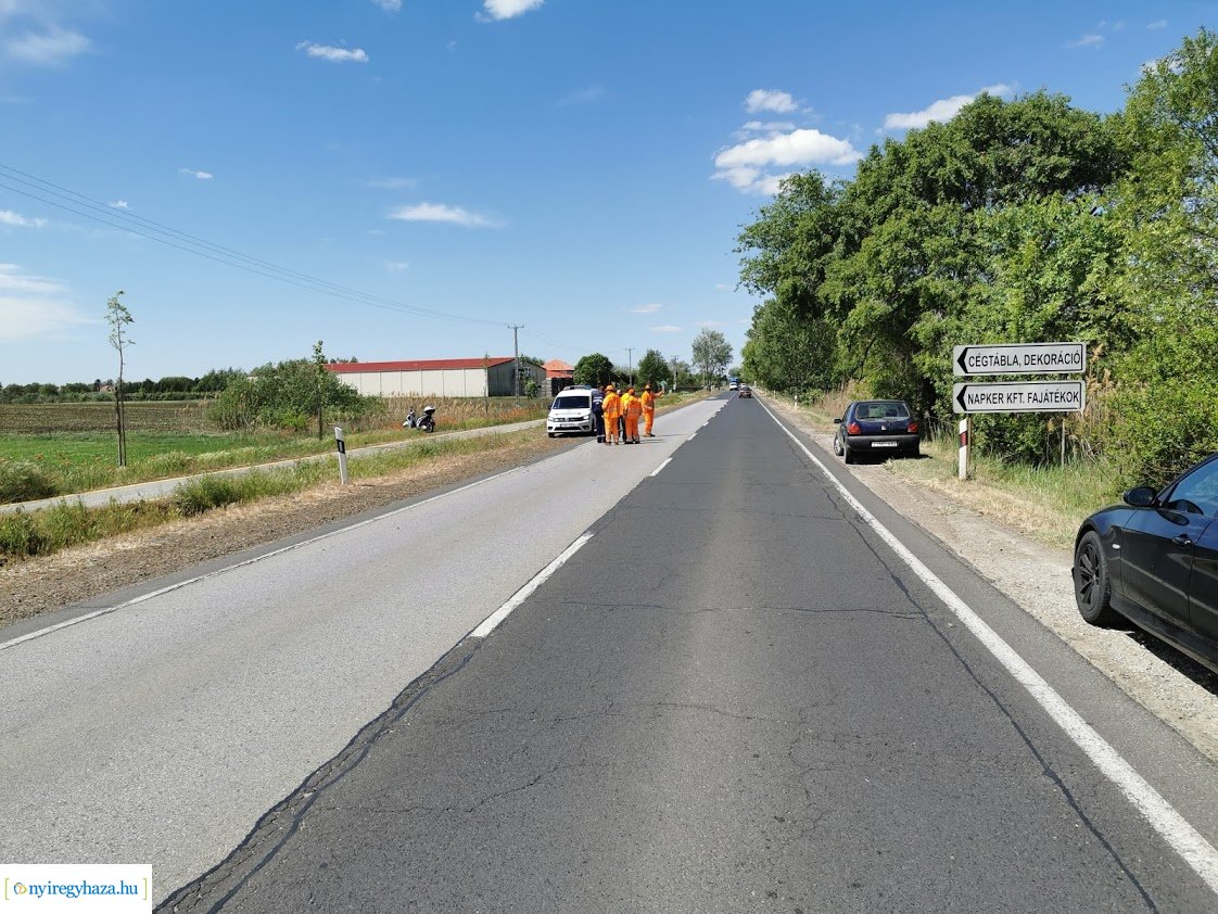 Nem vette észre a munkavégzőket, balesetezett