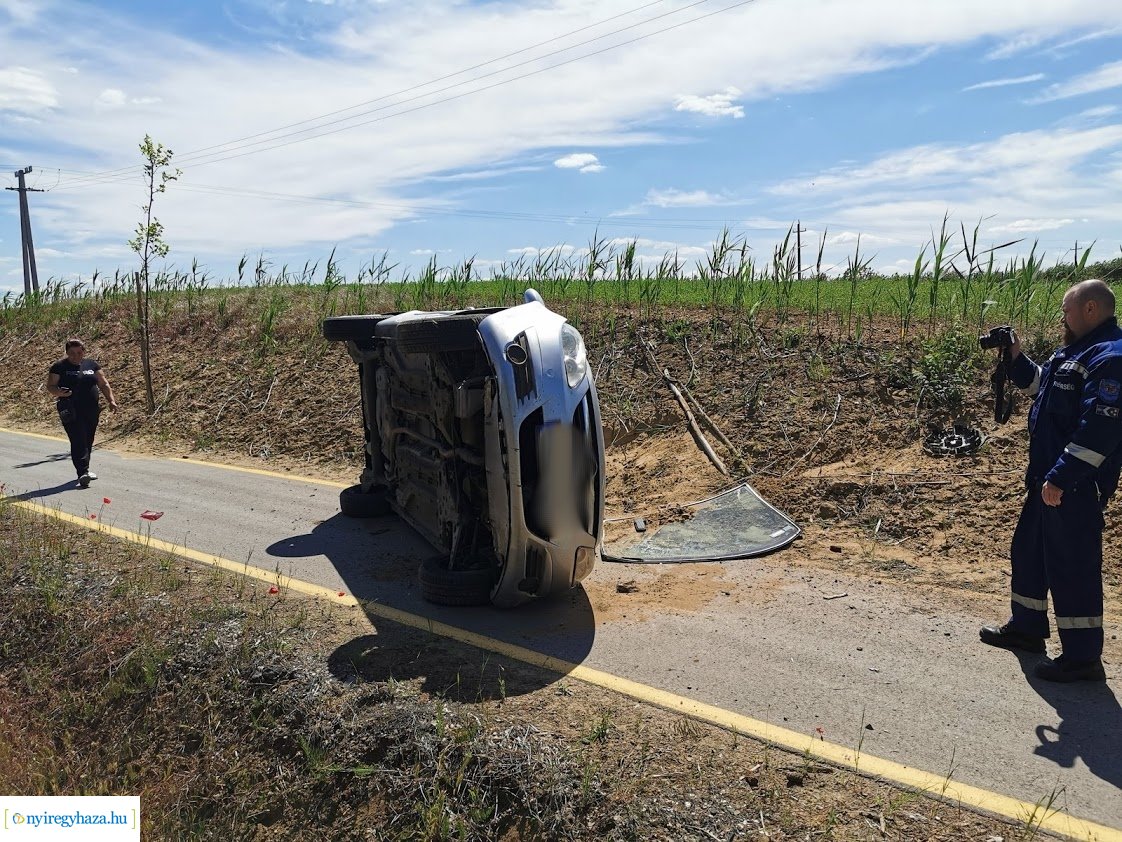 Nem vette észre a munkavégzőket, balesetezett