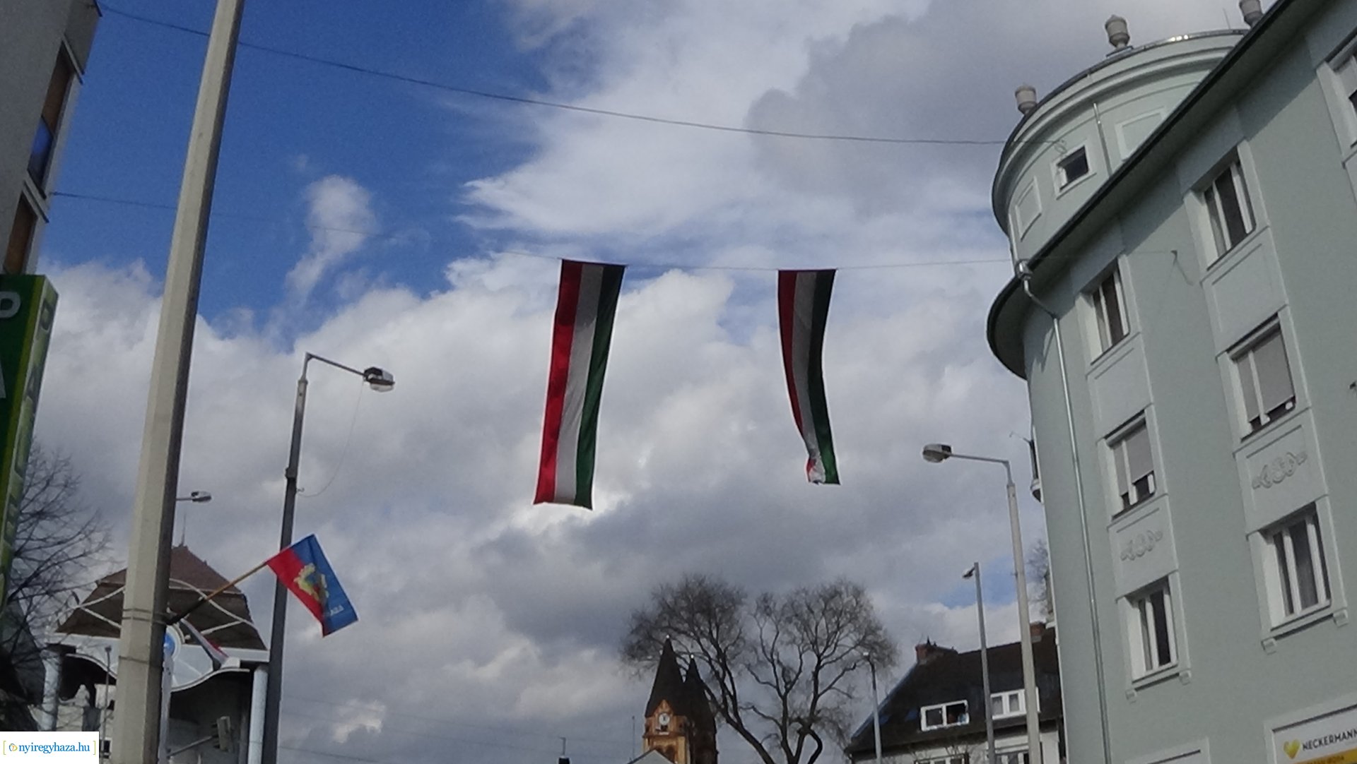 Nemzeti lobogók Nyíregyházán