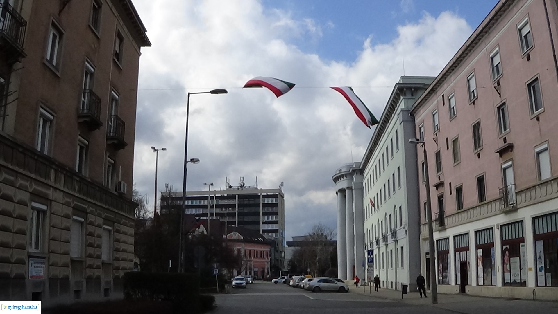 Nemzeti lobogók Nyíregyházán