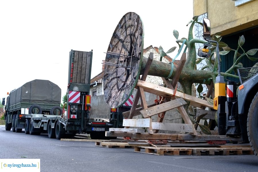 Nemzeti összetartozás emlékmű érkezése