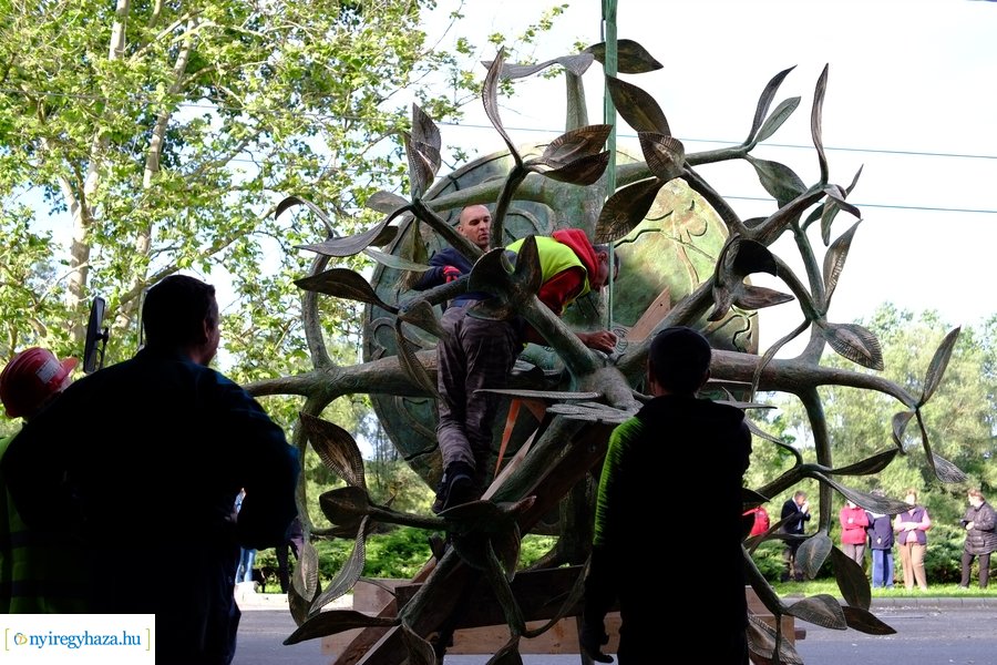 Nemzeti összetartozás emlékmű érkezése