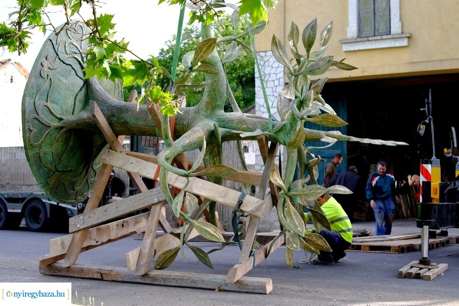 Nemzeti összetartozás emlékmű érkezése