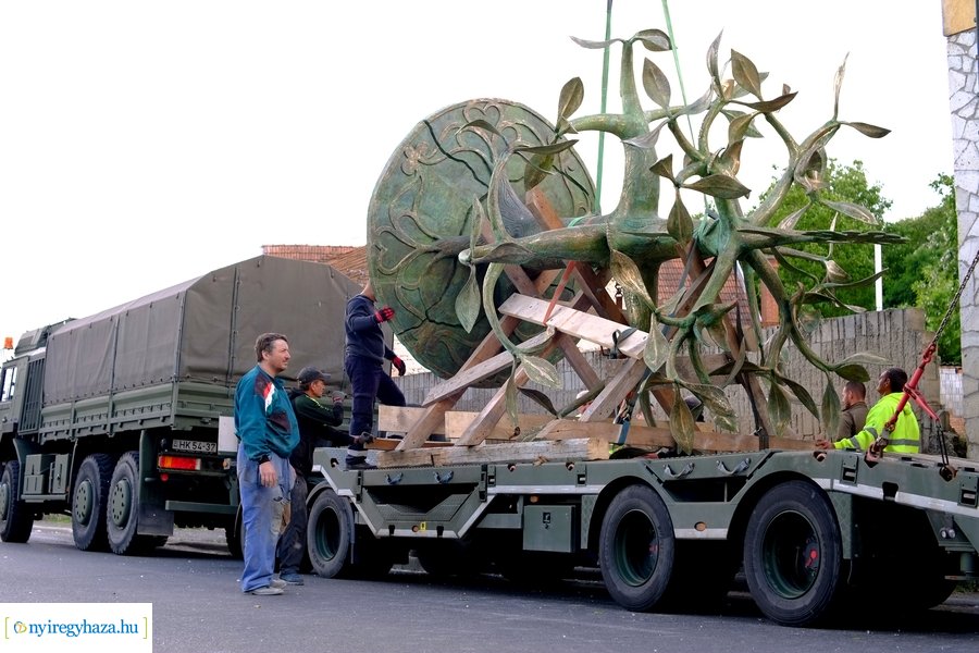 Nemzeti összetartozás emlékmű érkezése